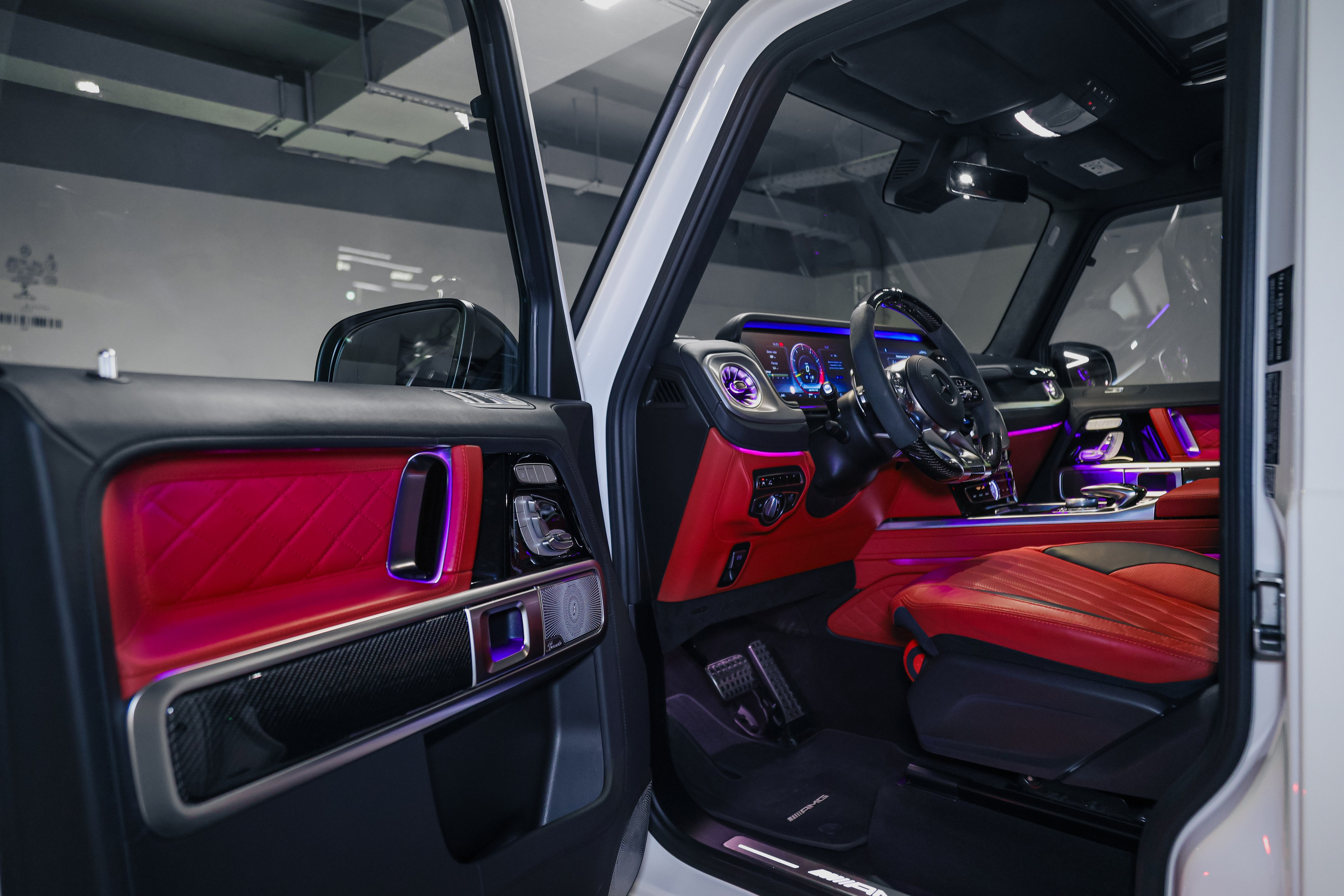 2022 MERCEDES BENZ G63 AMG $235,000 / 16,414 KM ODOMETER. Mixturecaptures