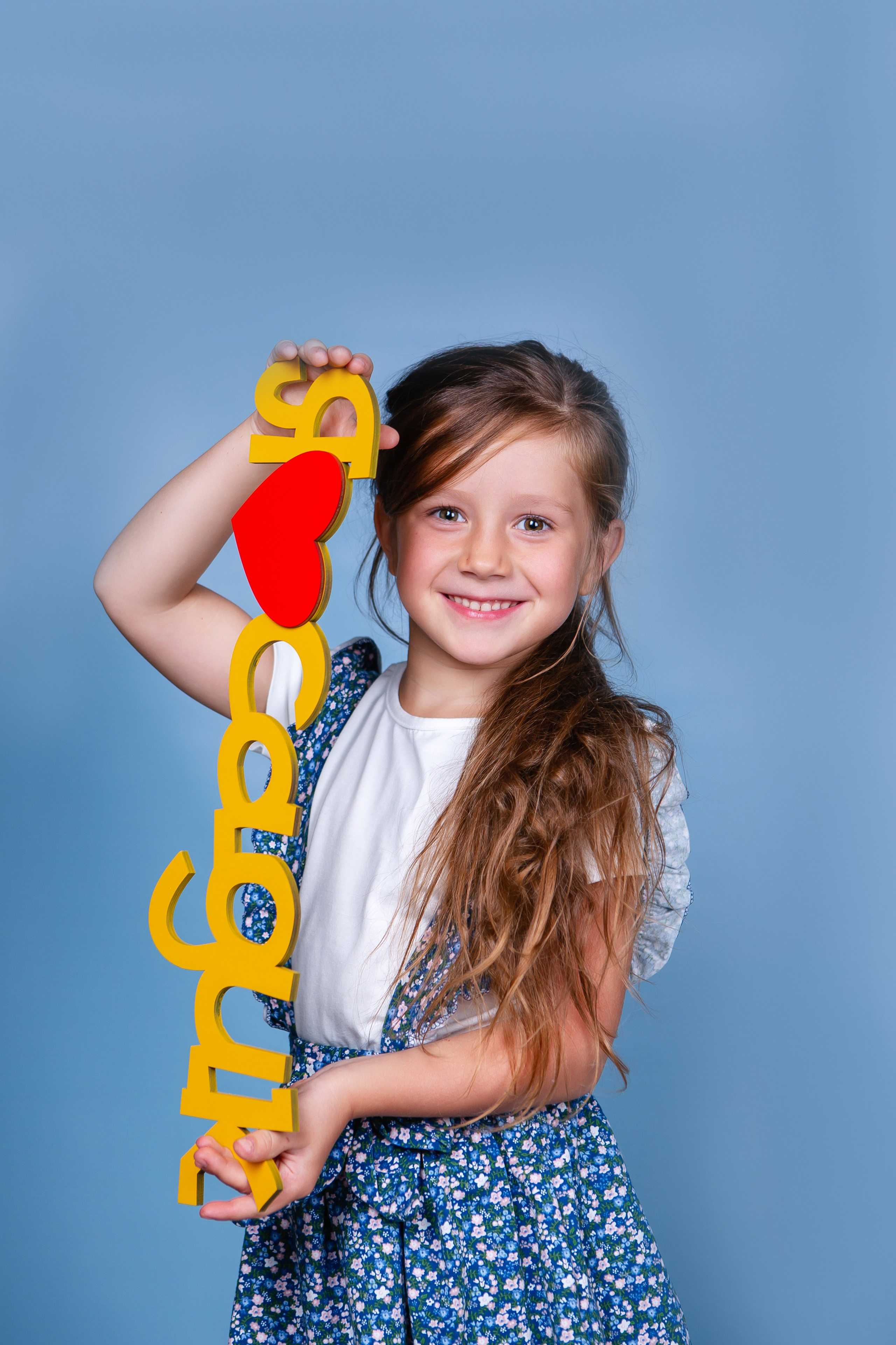 Голубой фон. Фото дети. Выпускные альбомы Нижний Тагил