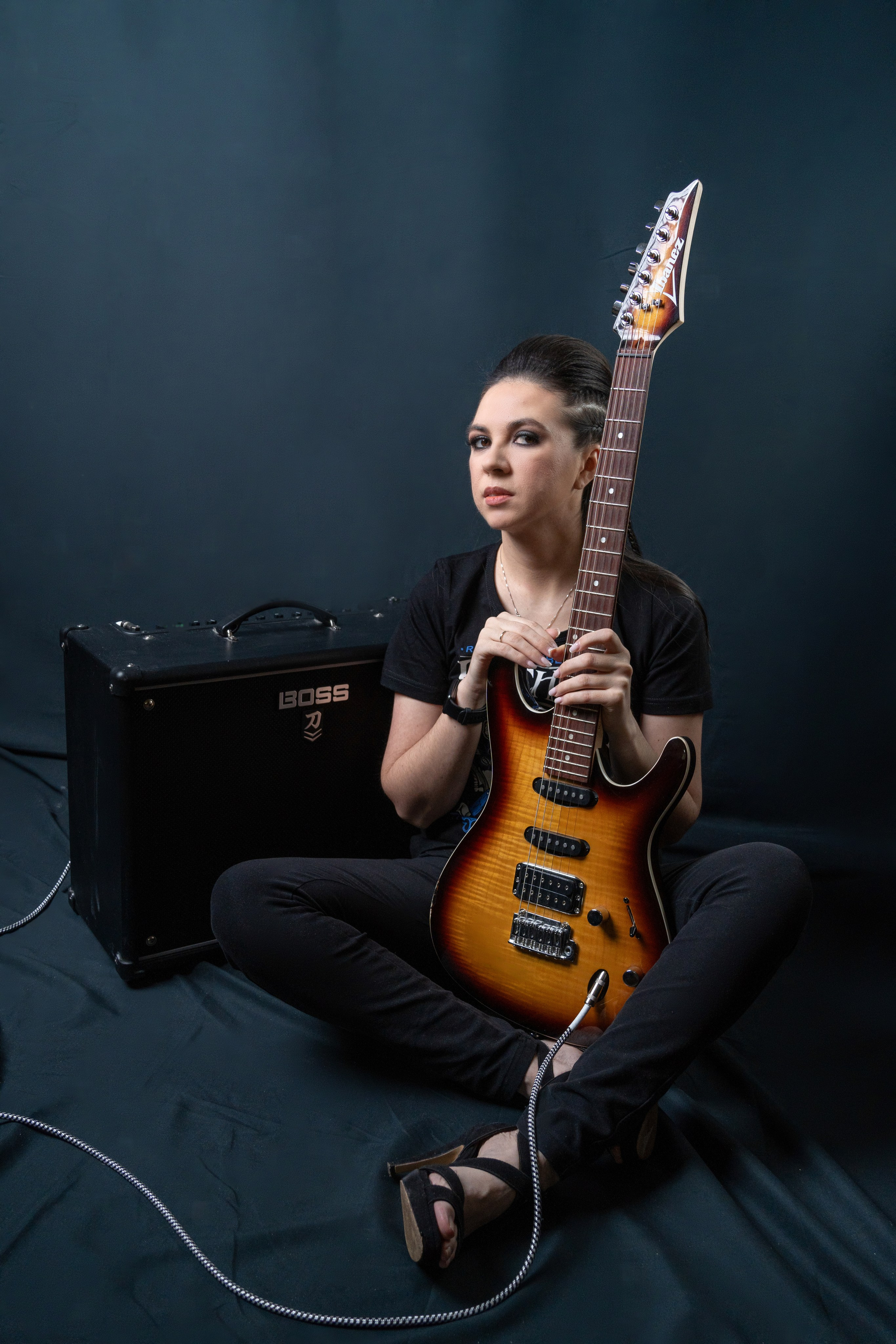 девушка с гитарой, девушка с электрогитарой