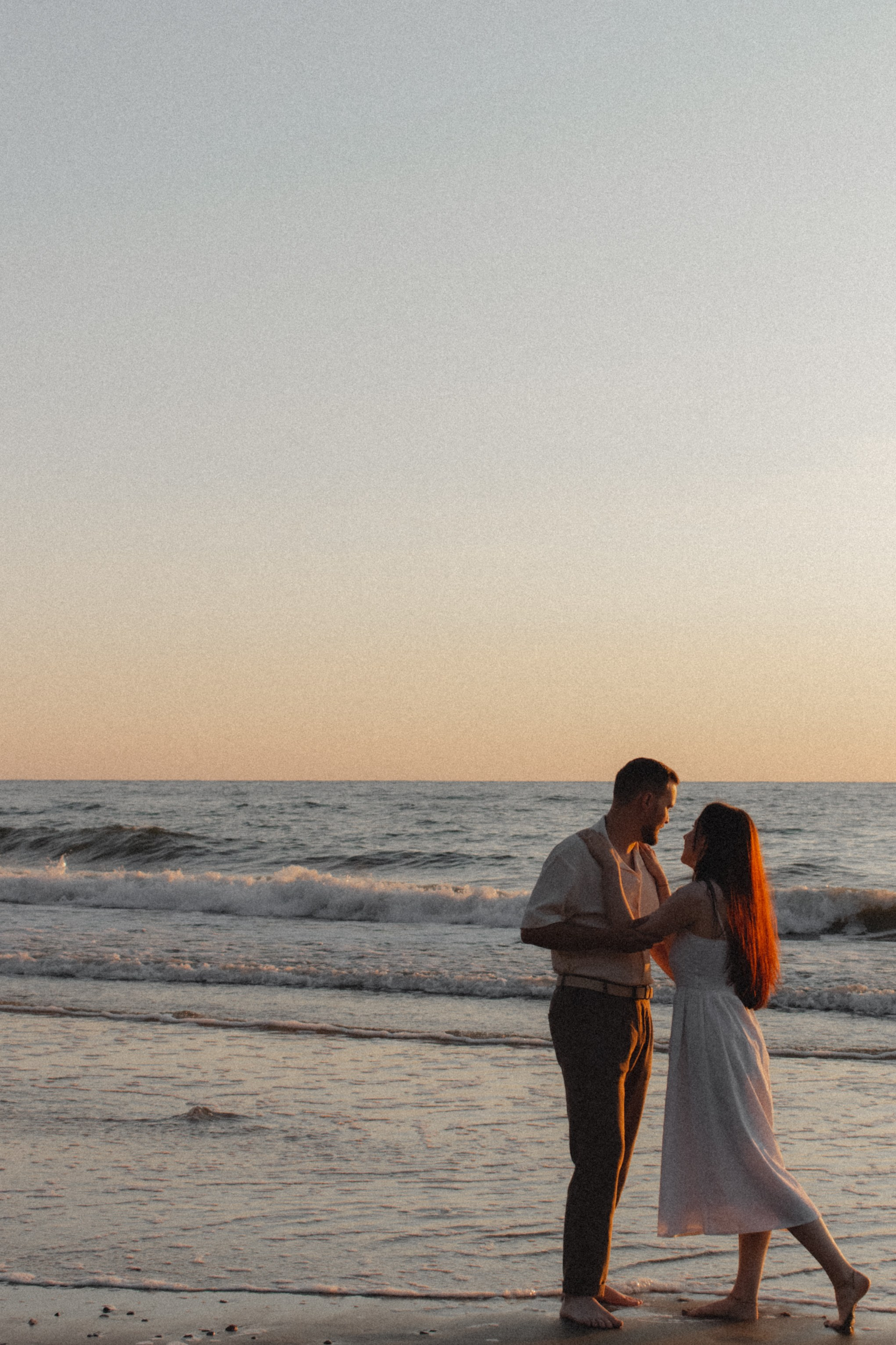 Киношная парная фотосессия на море в Калининграде / Донское. Портретный фотограф в Калининграде Рита Холодова