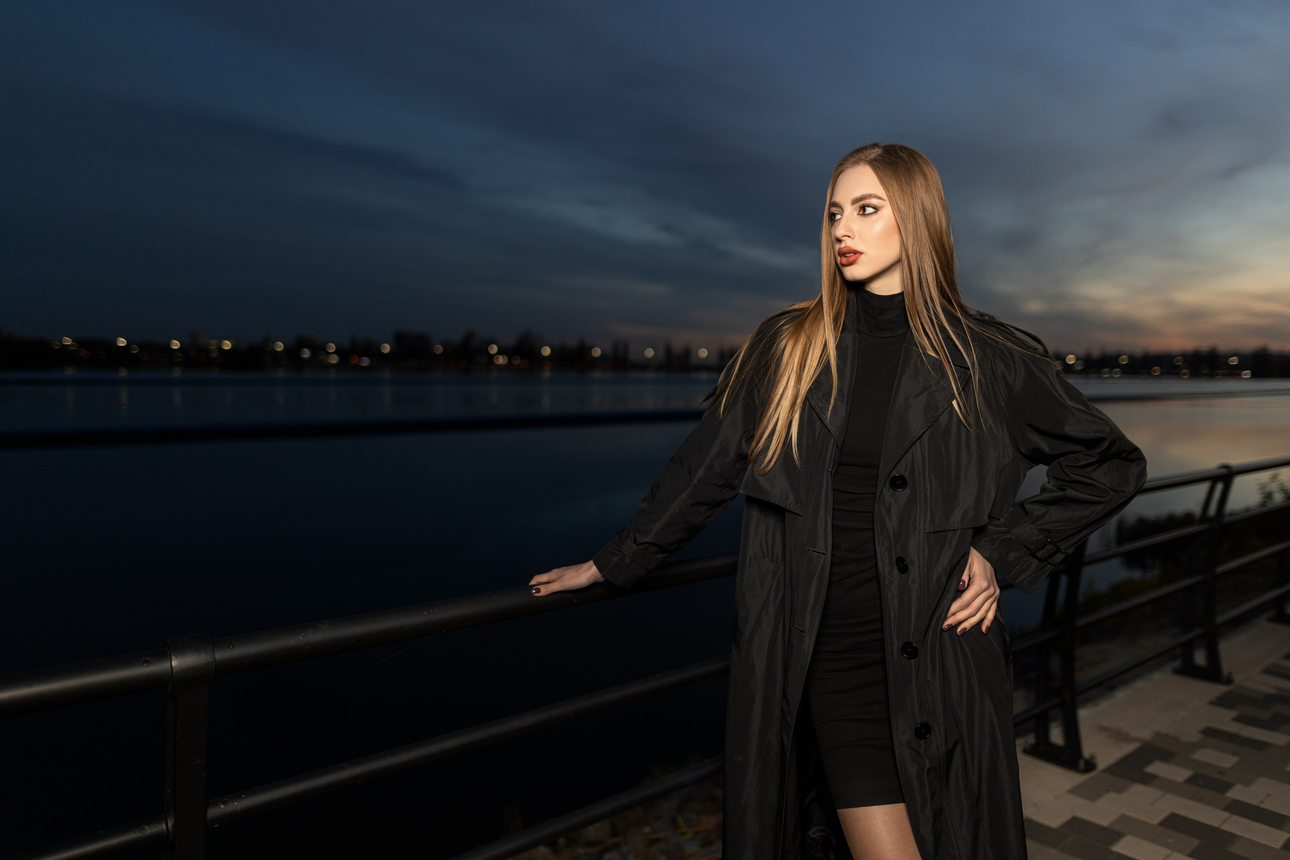 Вечерняя съемка с Ксенией на улице с импульсным светом для «себя». Дмитрий Шульгин, портретный фотограф в Воронеже