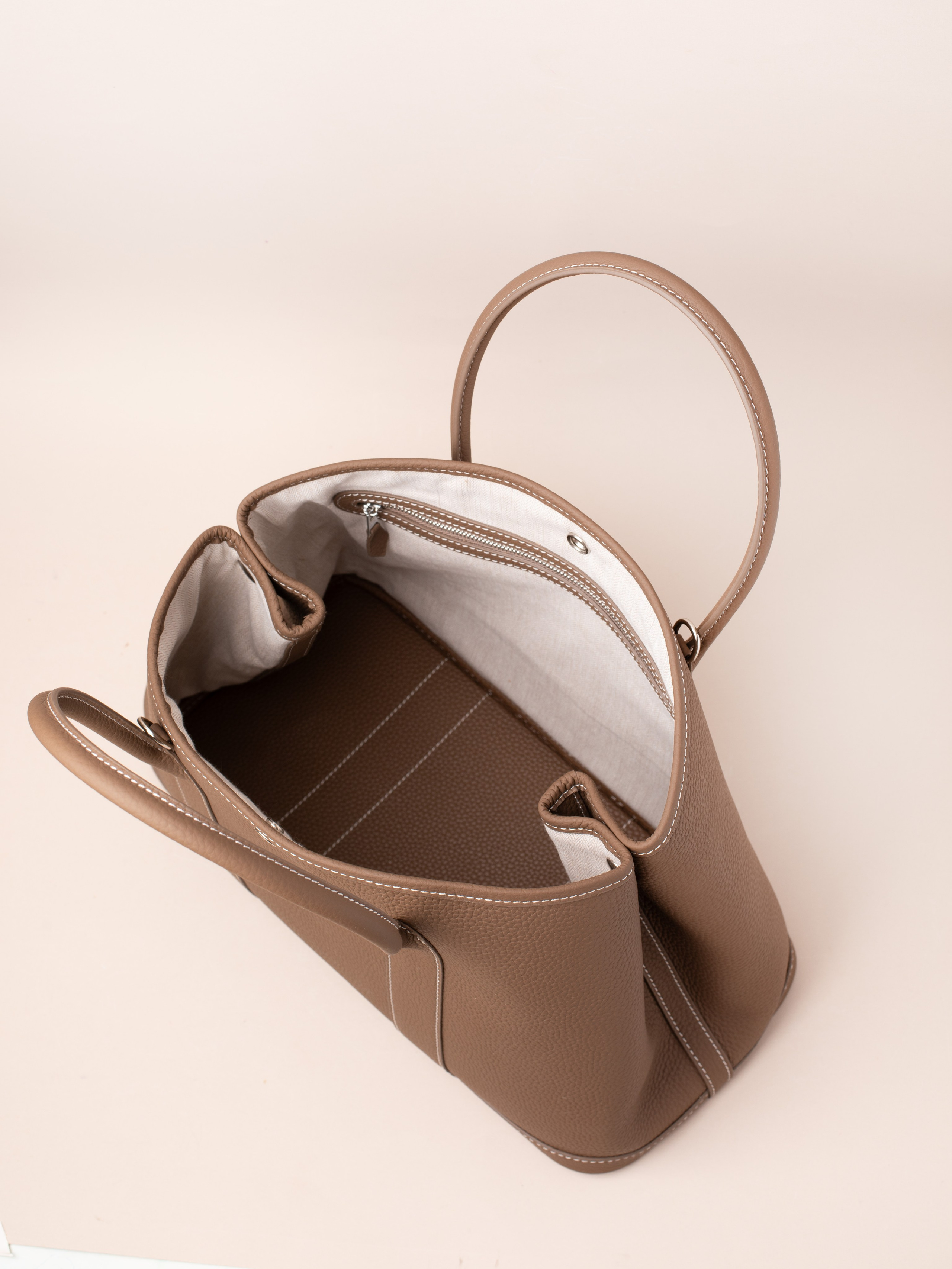 Женские сумки. Фотостудия предметной и модельной съёмки для маркетплейсов