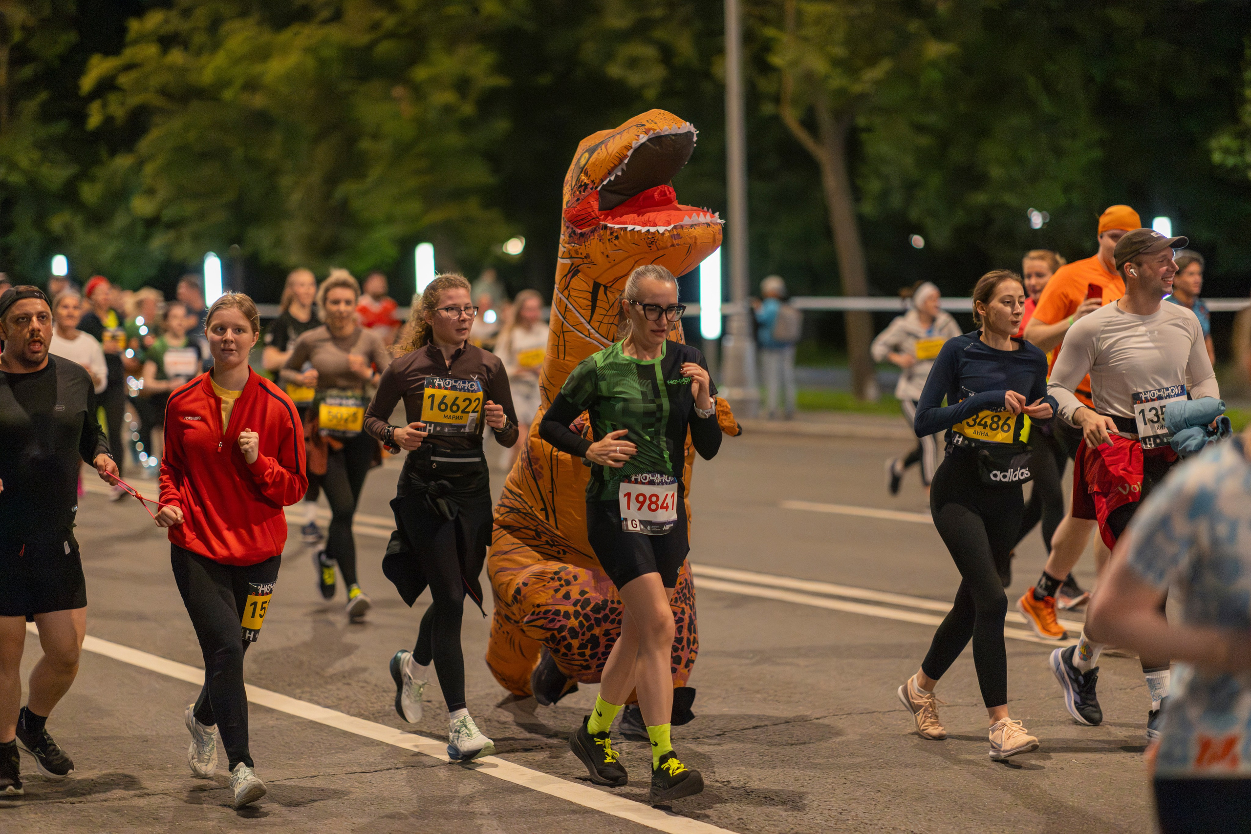 Ночной забег 2025. Фотограф Сергей Ловкий
