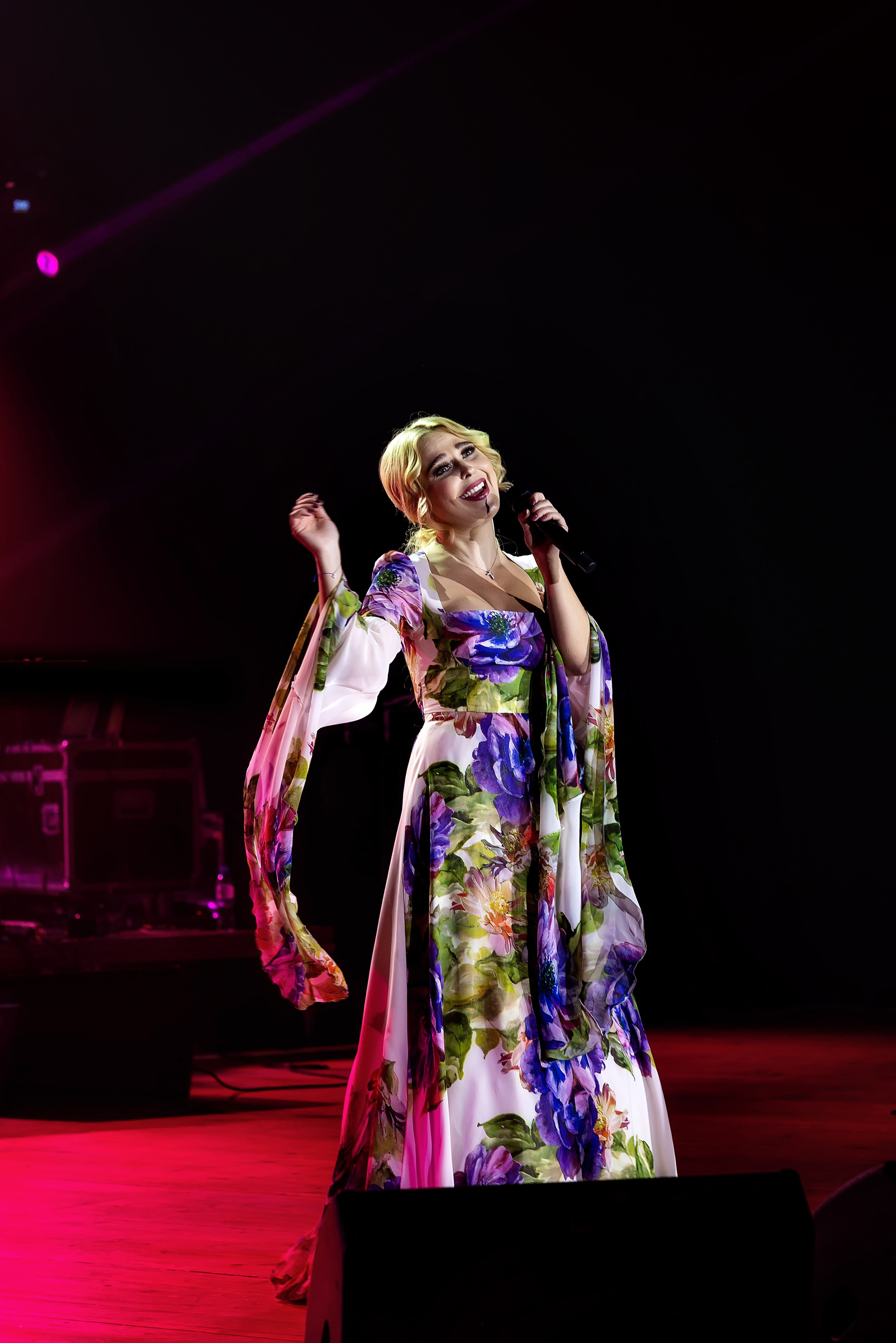 Концерт Пелагеи. Школьный, фэшн фотограф в Тюмени и в России Ирина Королева