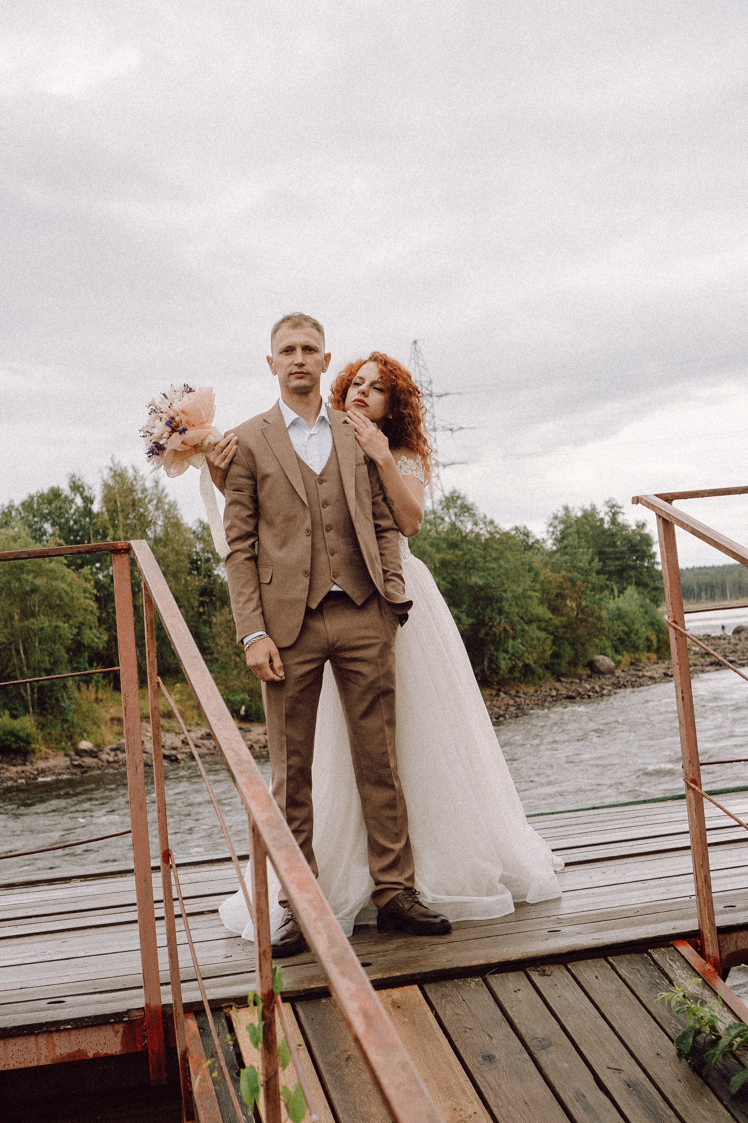 СВАДЕБНАЯ ФОТОСЕССИИЯ ПАРЫ В ГОРОДЕ ПРИОЗЕРСК В СОСНОВОМ ЛЕСУ И С ПИКАПОМ. Профессиональный фотограф, Санкт-Петербург — Виктория Богомолова