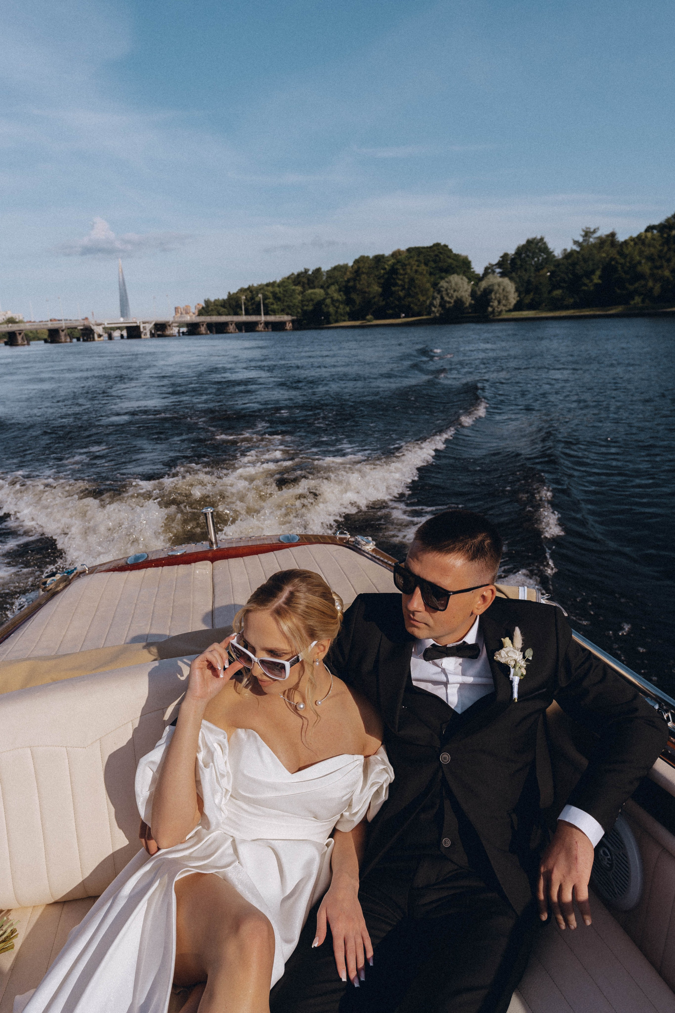 СВАДЕНБНАЯ СЬЕМКА НА КАТЕРЕ ПО КАНАЛАМ САНКТ-ПЕТЕРБУРГА И В АКВАТОРИИ НЕВЫ. Профессиональный фотограф, Санкт-Петербург — Виктория Богомолова
