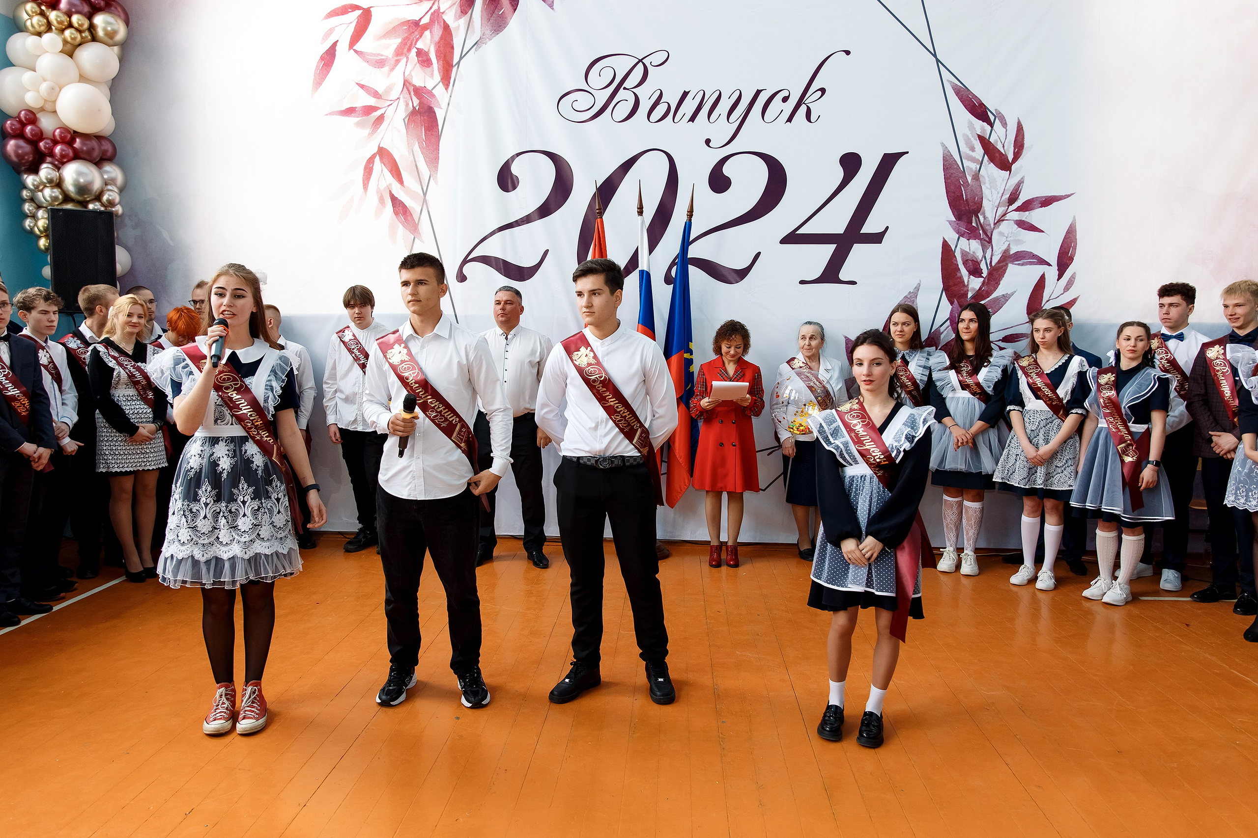 11 класс Последний звонок. Фотограф Любовь Корниенко, Примоский край