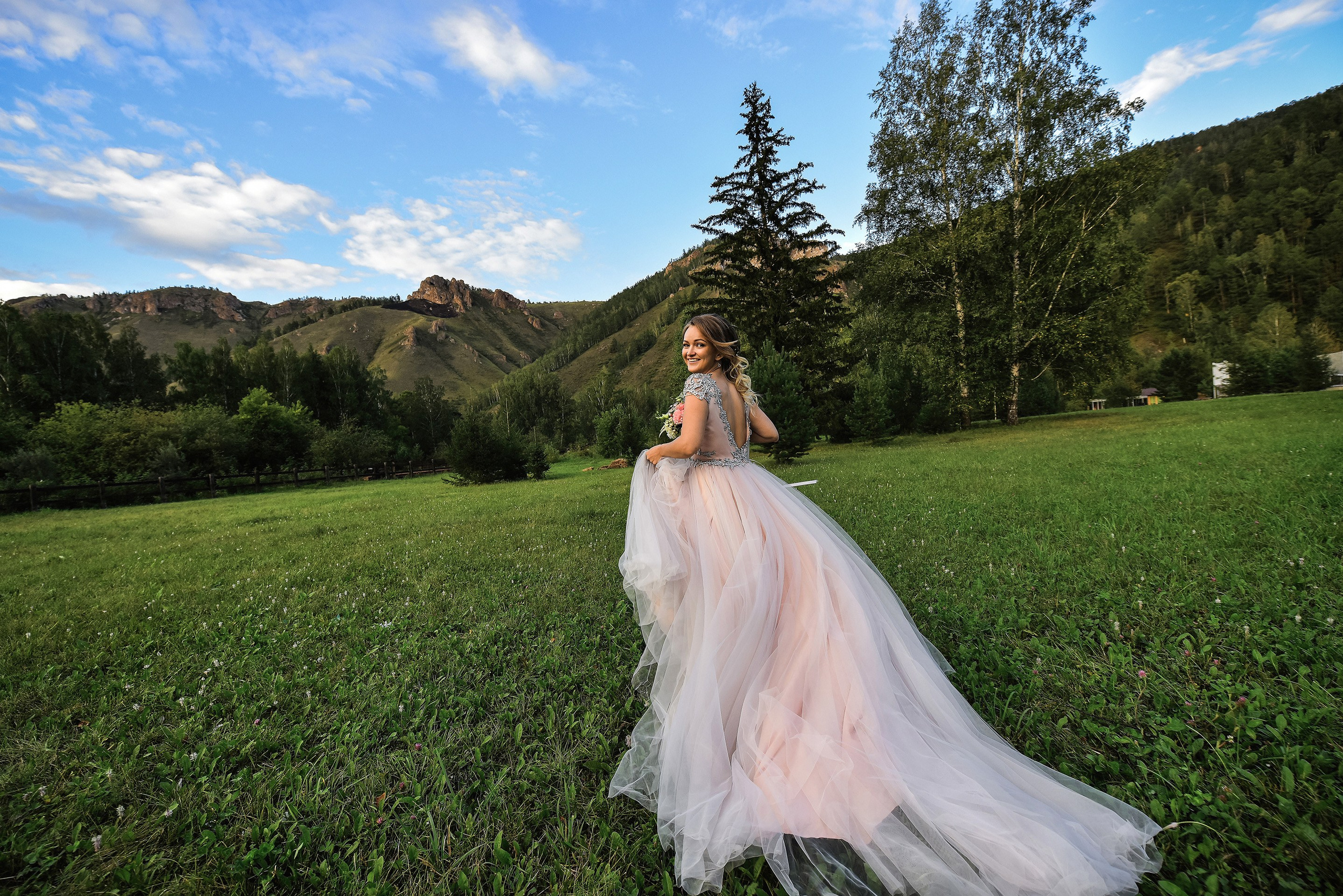 💐 Радик и Яна — душевная загородная свадьба в Villatic | Теплые фото под Красноярском. 📸 Свадебный и семейный фотограф в Красноярске Тихомиров Евгений | 17 лет опыта | 800+ свадеб