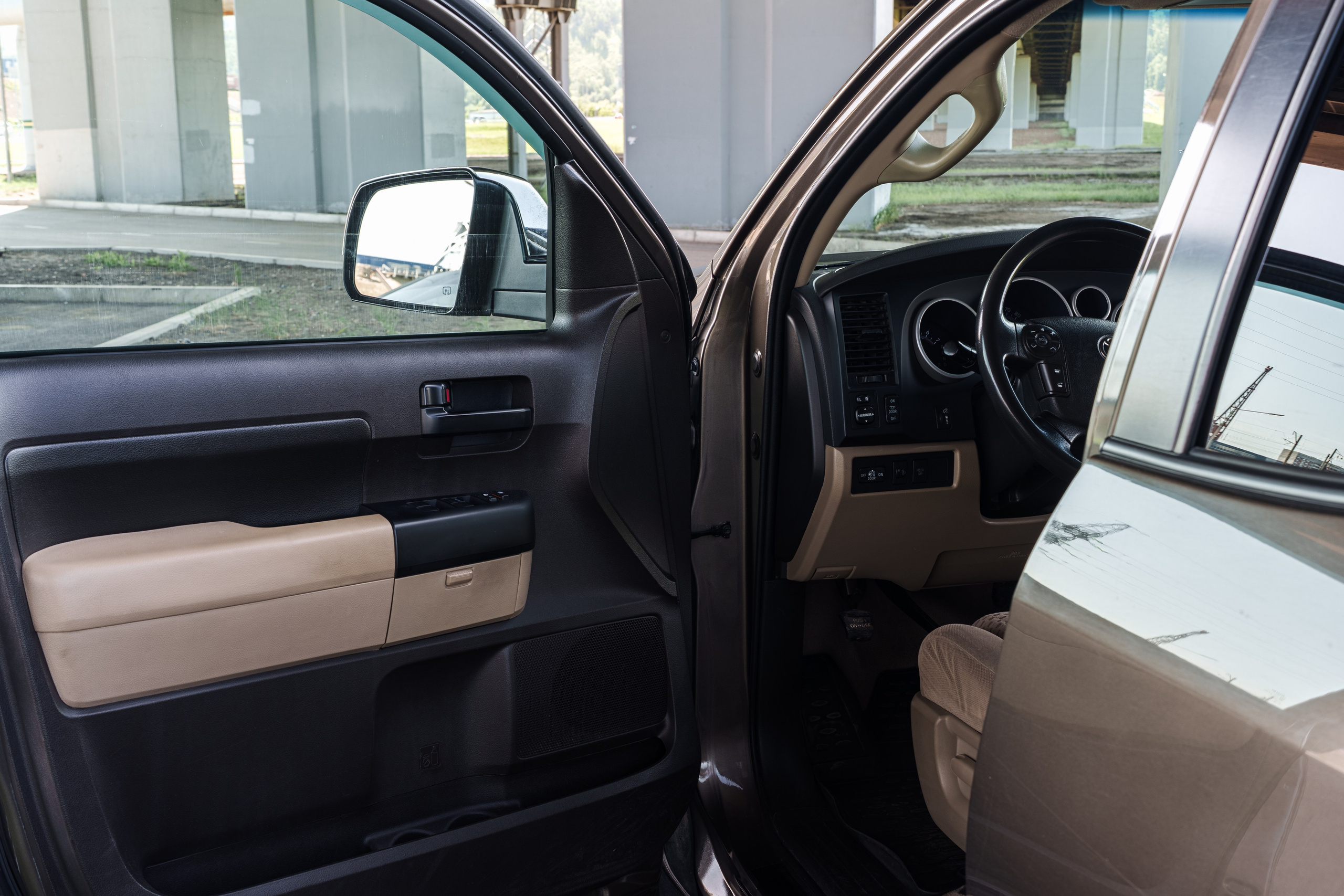 Toyota Tundra. Интерьерный фотограф и ретушер в Красноярске Денис Антропов