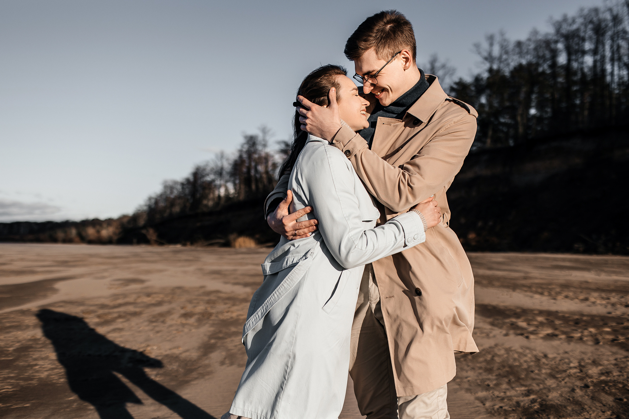 Здравствуйте! Я свадебный фотограф из Ульяновска, работаю в том числе по всей России и с выездом за границу. Снимаю свадьбы, lovestory, корпоративы, светский репортаж. Провожу обучение по фотографии, мастер-классы и воркшопы для других фотографов.
