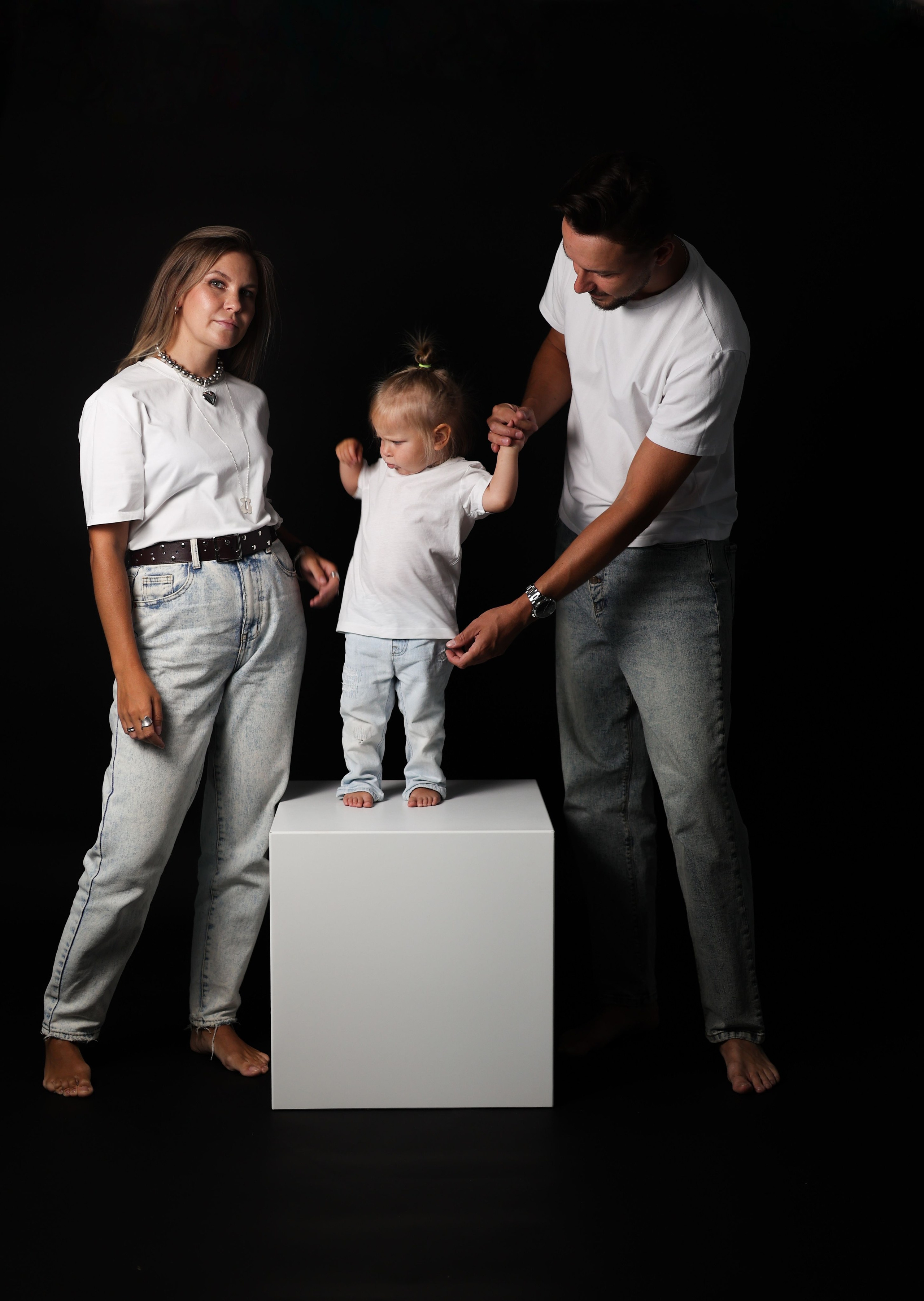 Фотосессия Алены, Алисы и Андрея. Фотограф ANNA GEREIHAN