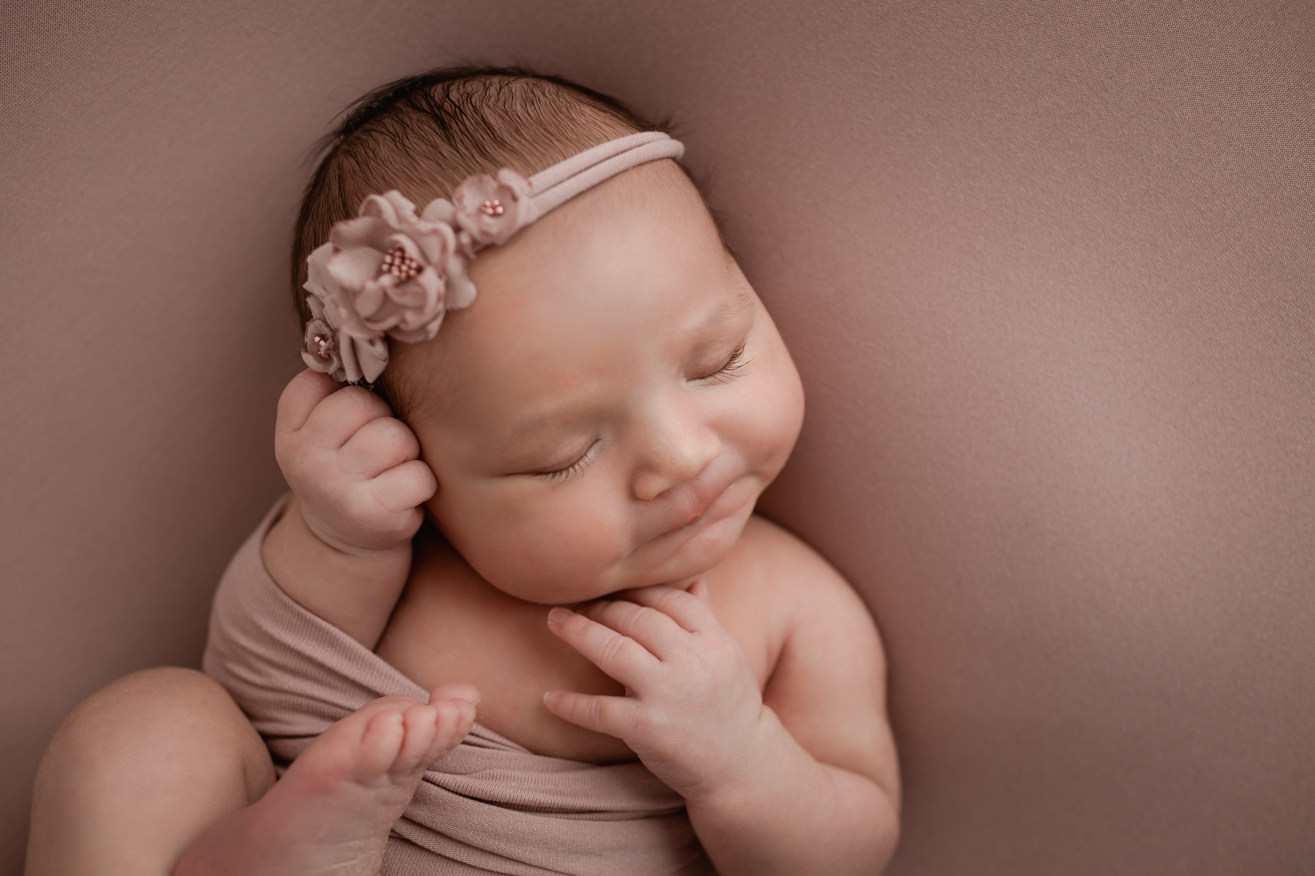 Newborn (фотосессия новорожденных). Фотостудия для новорожденных и малышей в Твери — «На ручках»