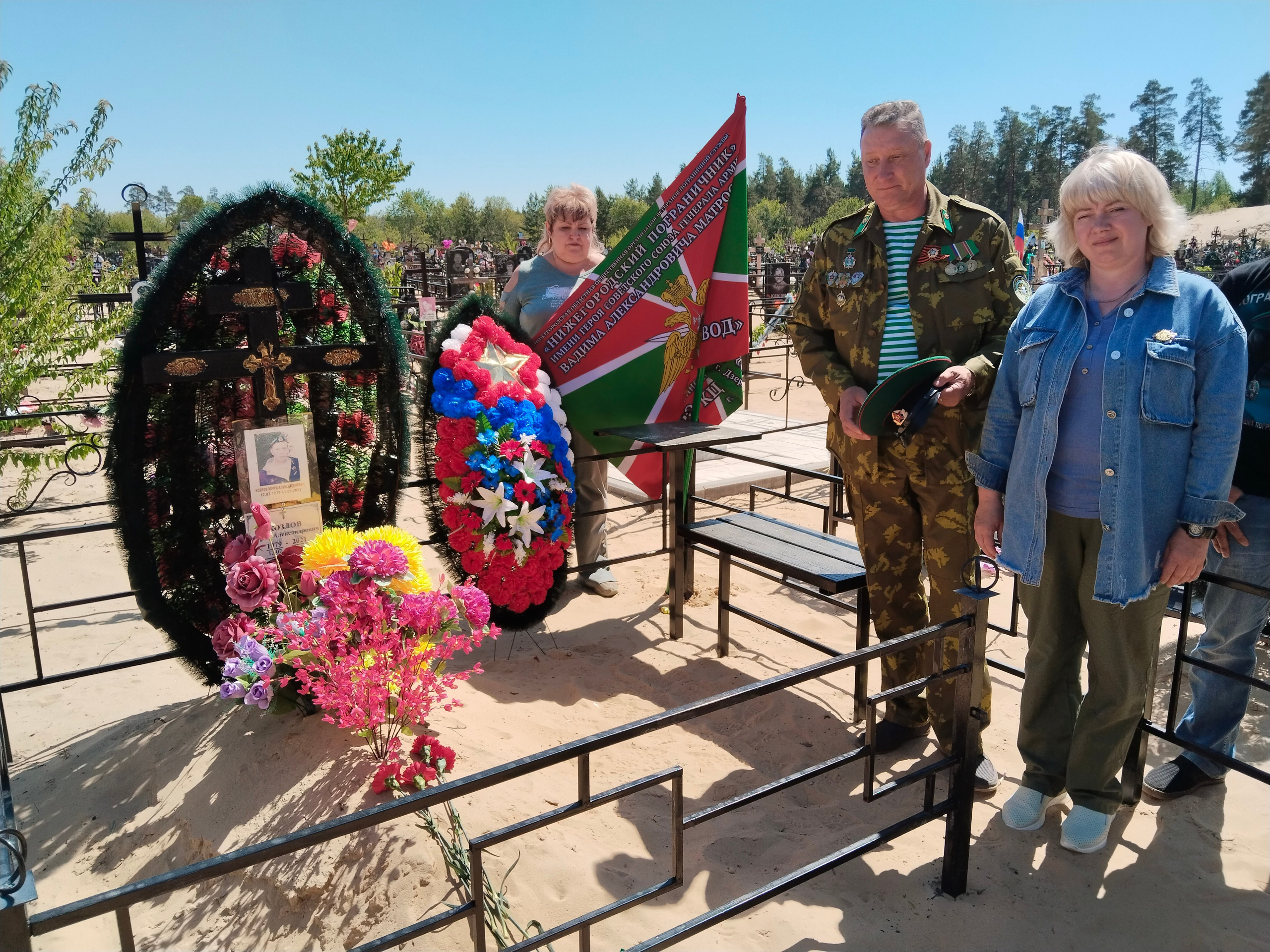 Благоустройство мест захоронений земляков кинологов, с возложением венков. НРОО КЦ "Собаковод"