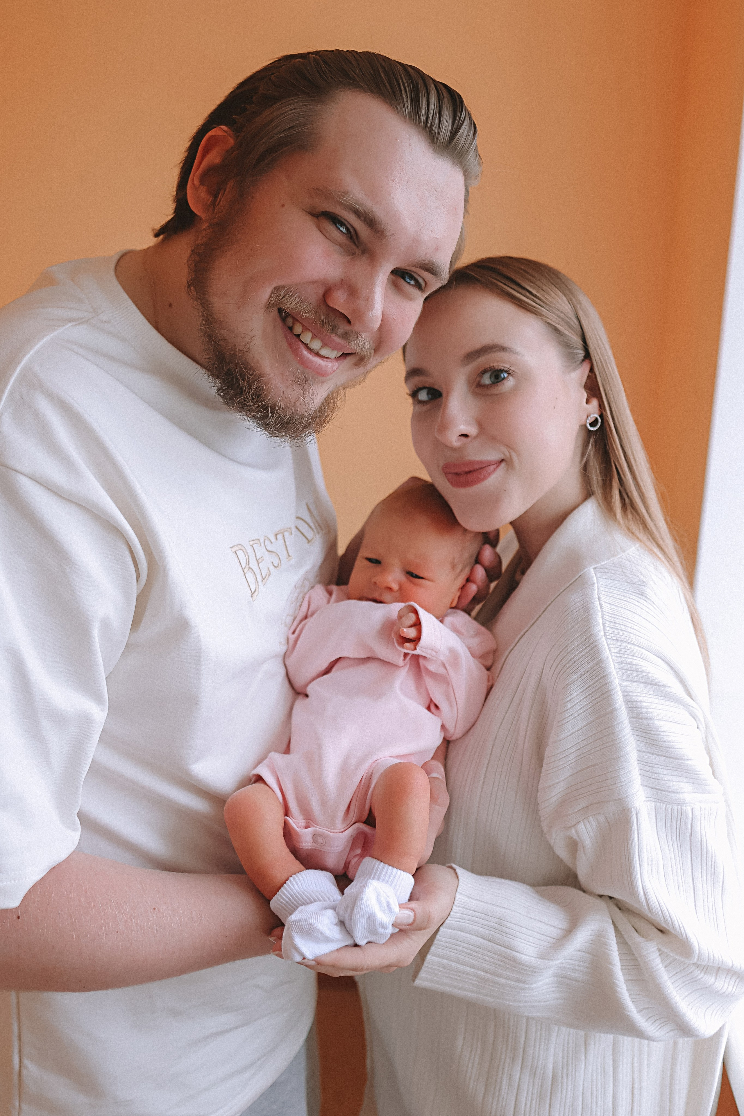 Выписка палата+внизу ПЦЭ. Семейный фотограф Тюмень, фотограф на роды Салмина Мария