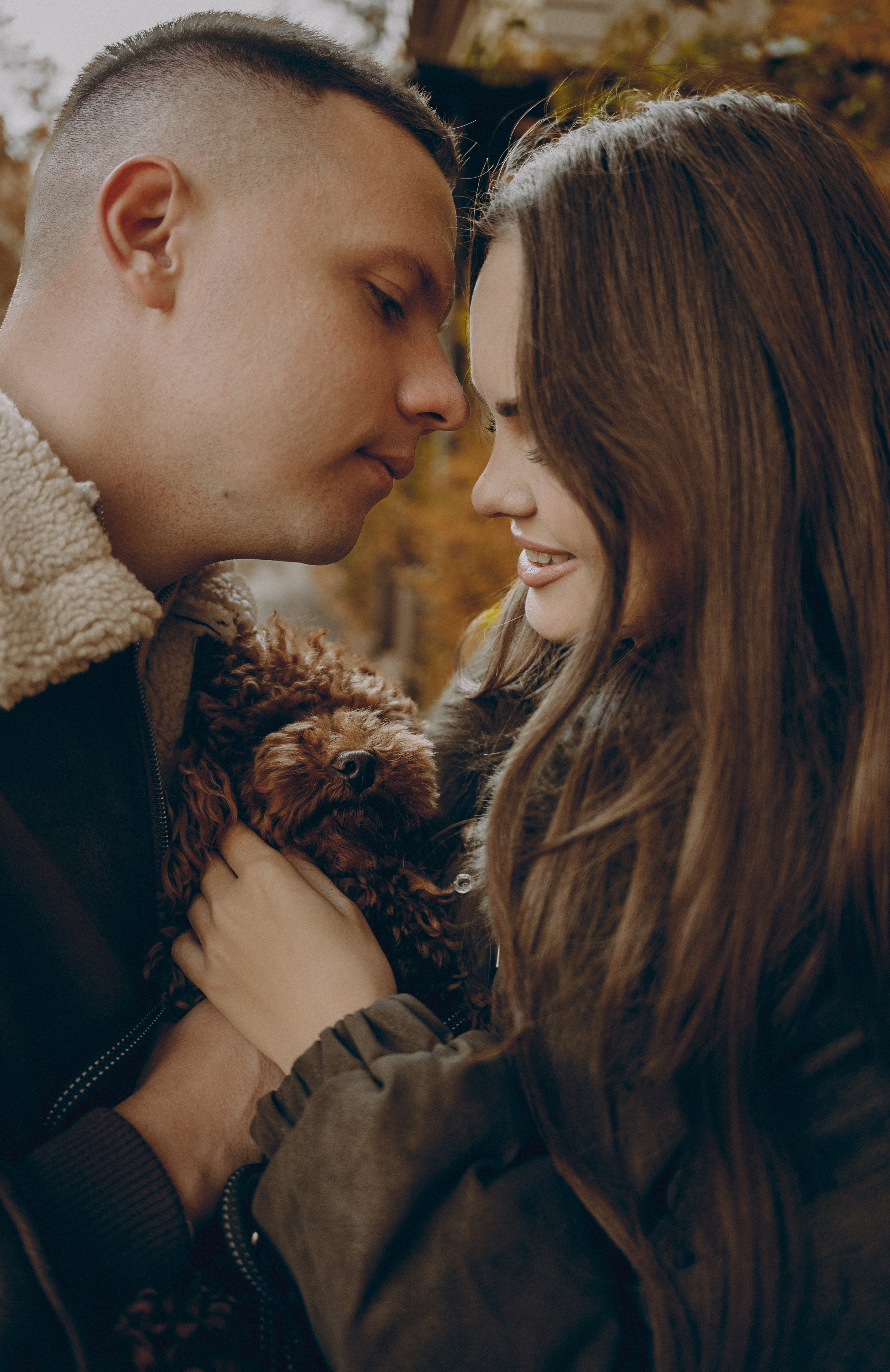 Фотосессия с собакой. Осенняя фотосессия в Санкт-Петербурге. Фотосессия лавстори в парке.