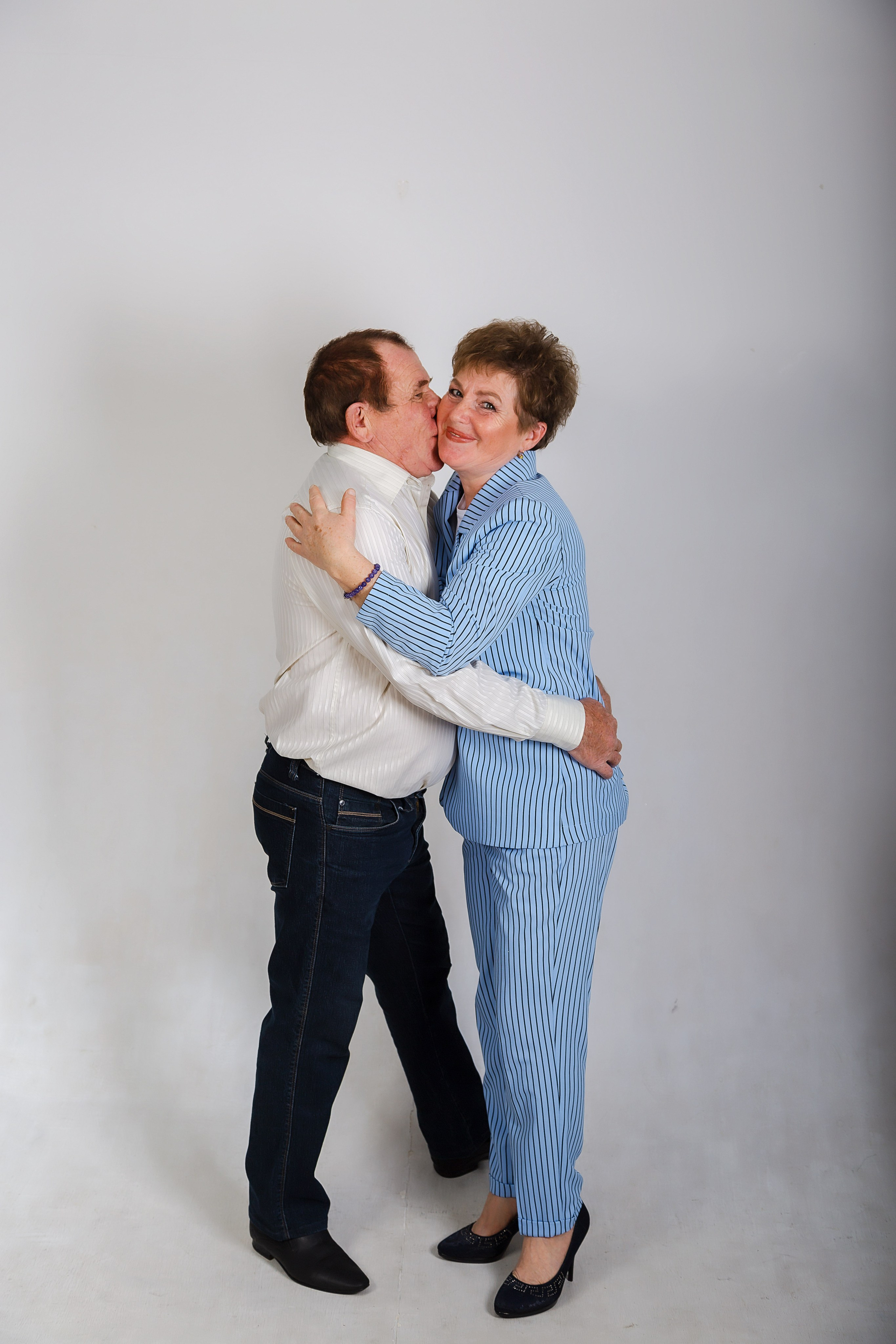 Новогодняя семейная фотосессия в студии в Волгодонске