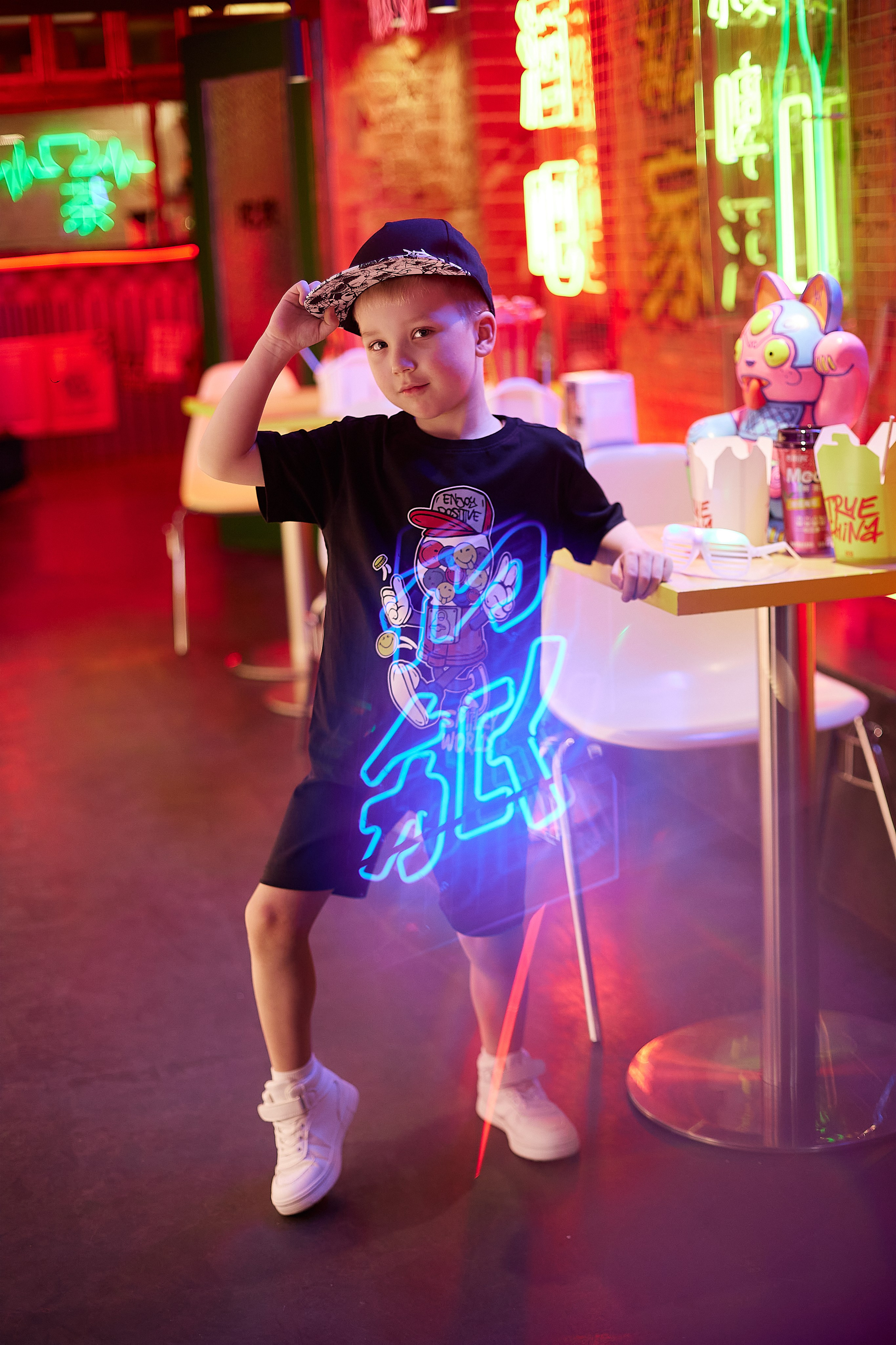 Неоновая фотосессия для м/а Happy kids. Виктория Ларина — Портретный профессиональный фотограф в Иркутске