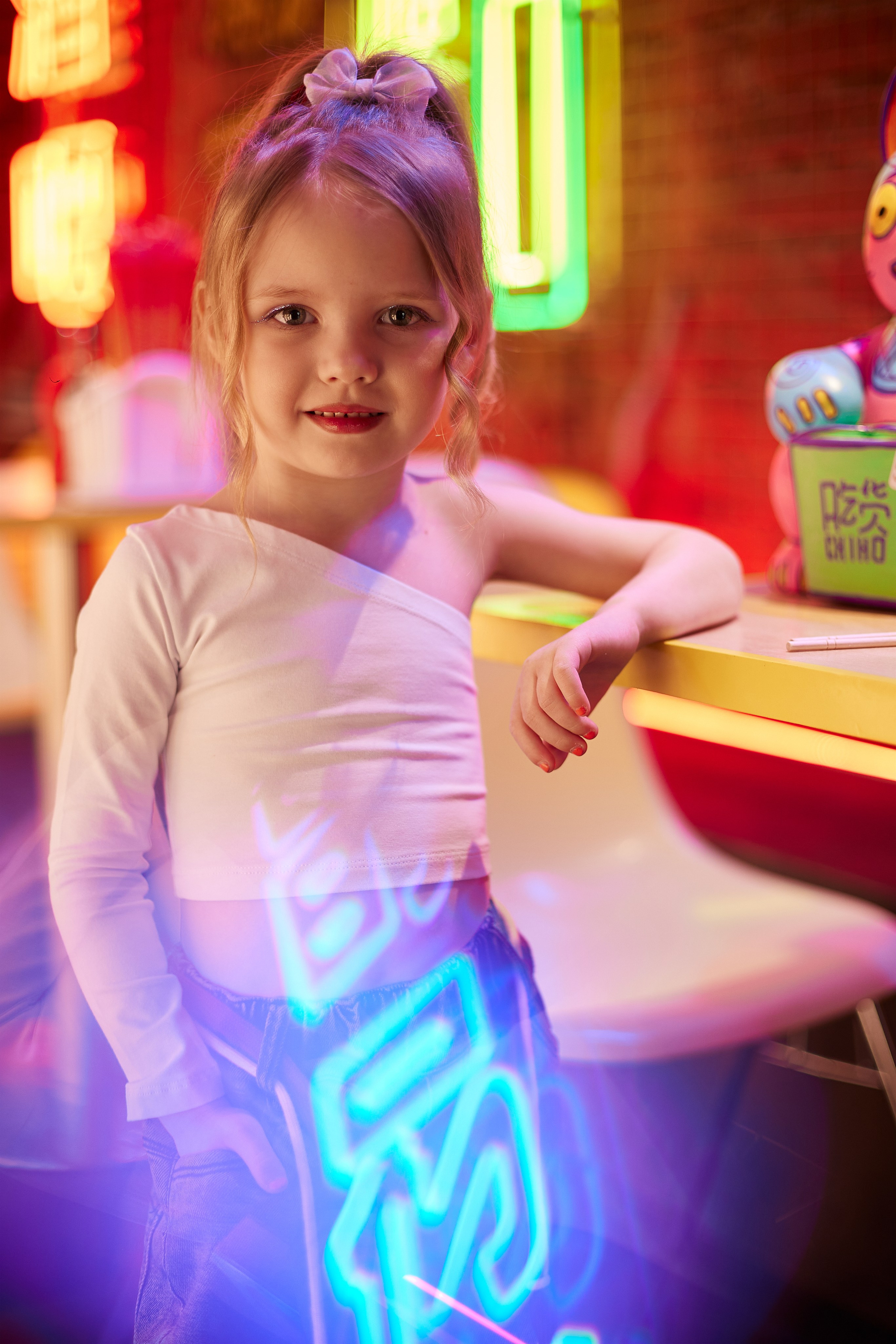 Неоновая фотосессия для м/а Happy kids. Виктория Ларина — Портретный профессиональный фотограф в Иркутске