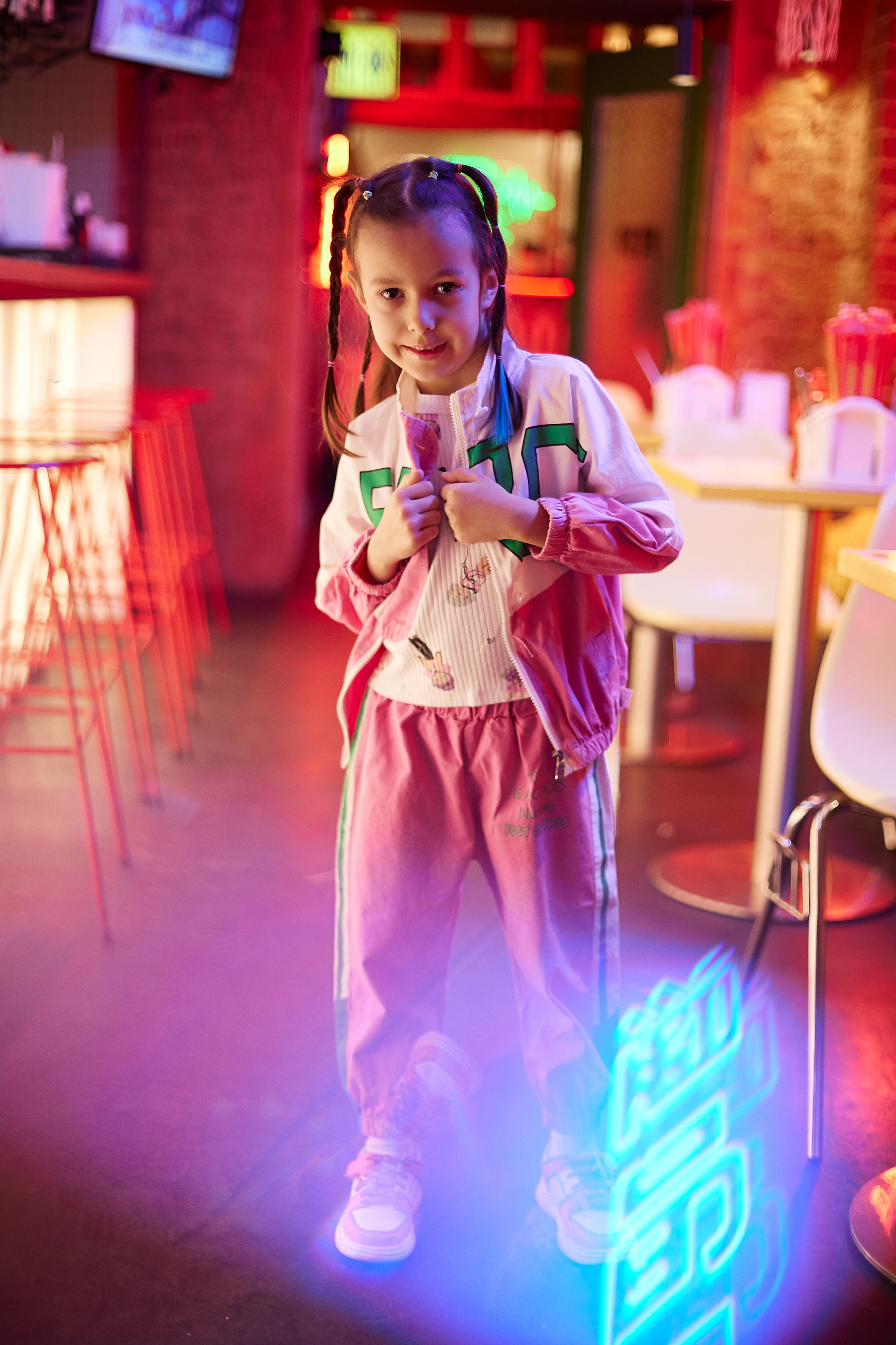 Неоновая фотосессия для м/а Happy kids. Виктория Ларина — Портретный профессиональный фотограф в Иркутске