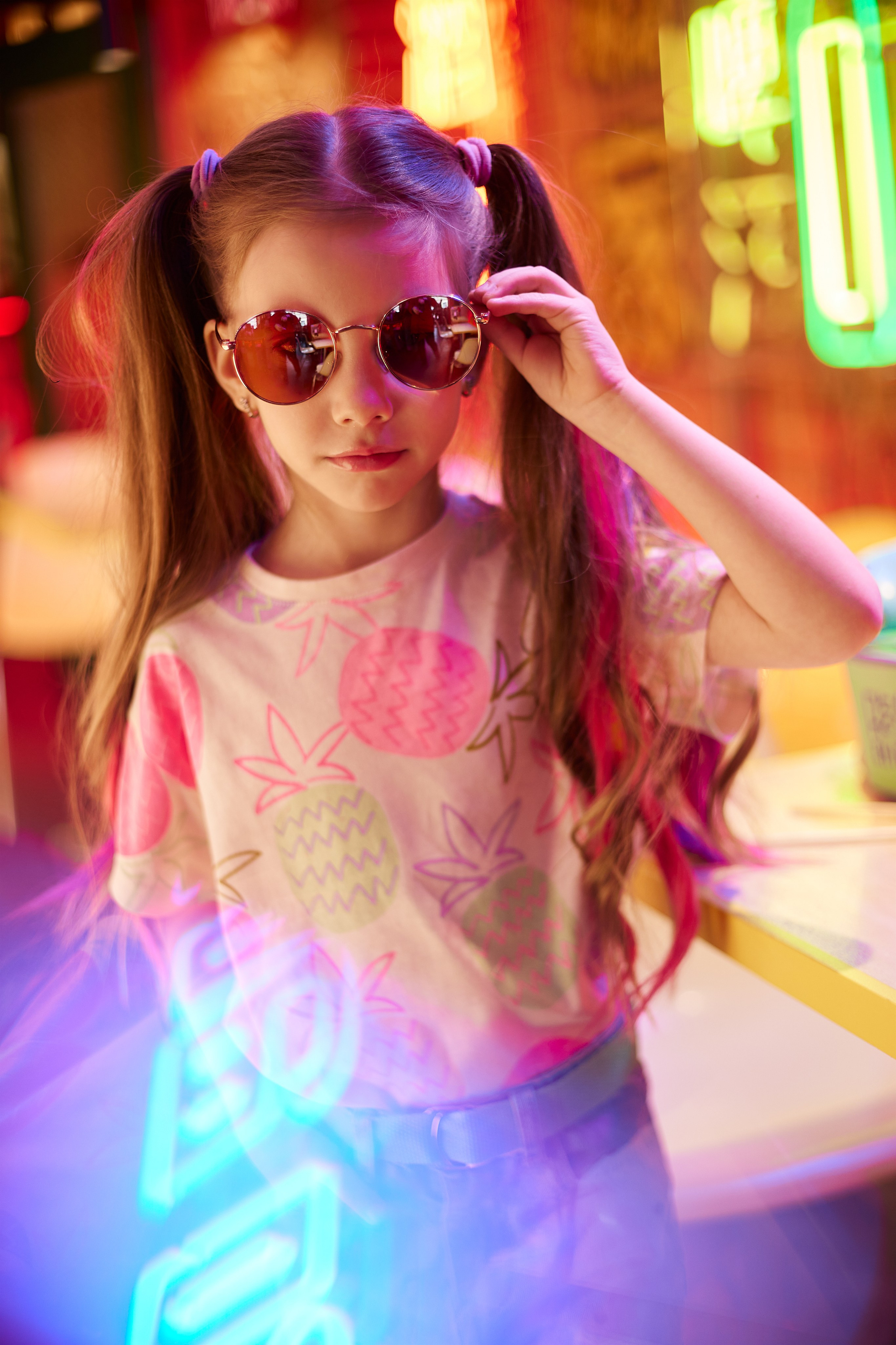 Неоновая фотосессия для м/а Happy kids. Виктория Ларина — Портретный профессиональный фотограф в Иркутске