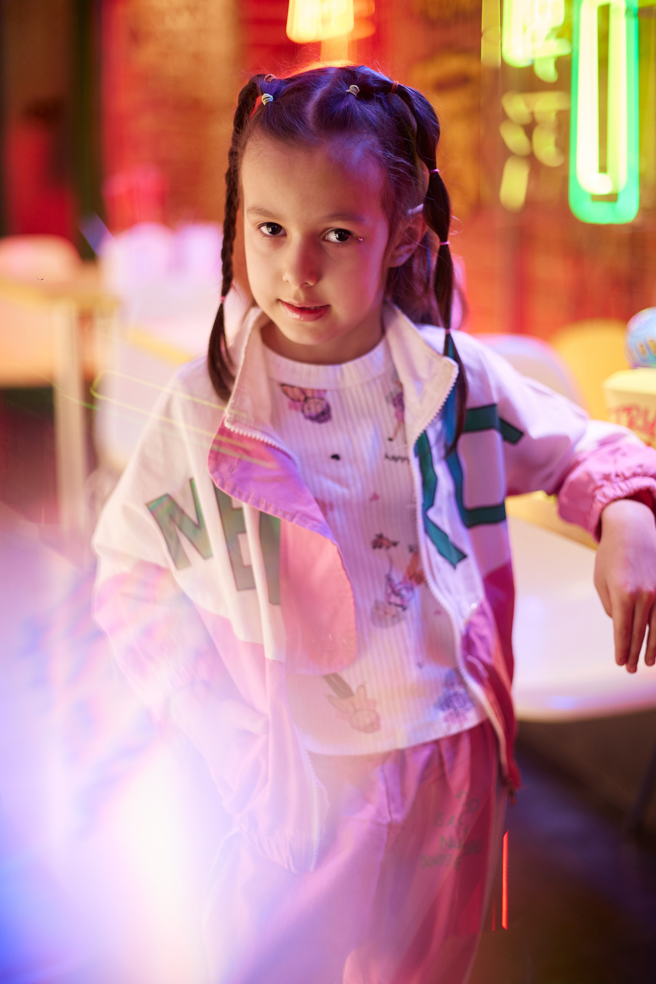 Неоновая фотосессия для м/а Happy kids. Виктория Ларина — Портретный профессиональный фотограф в Иркутске
