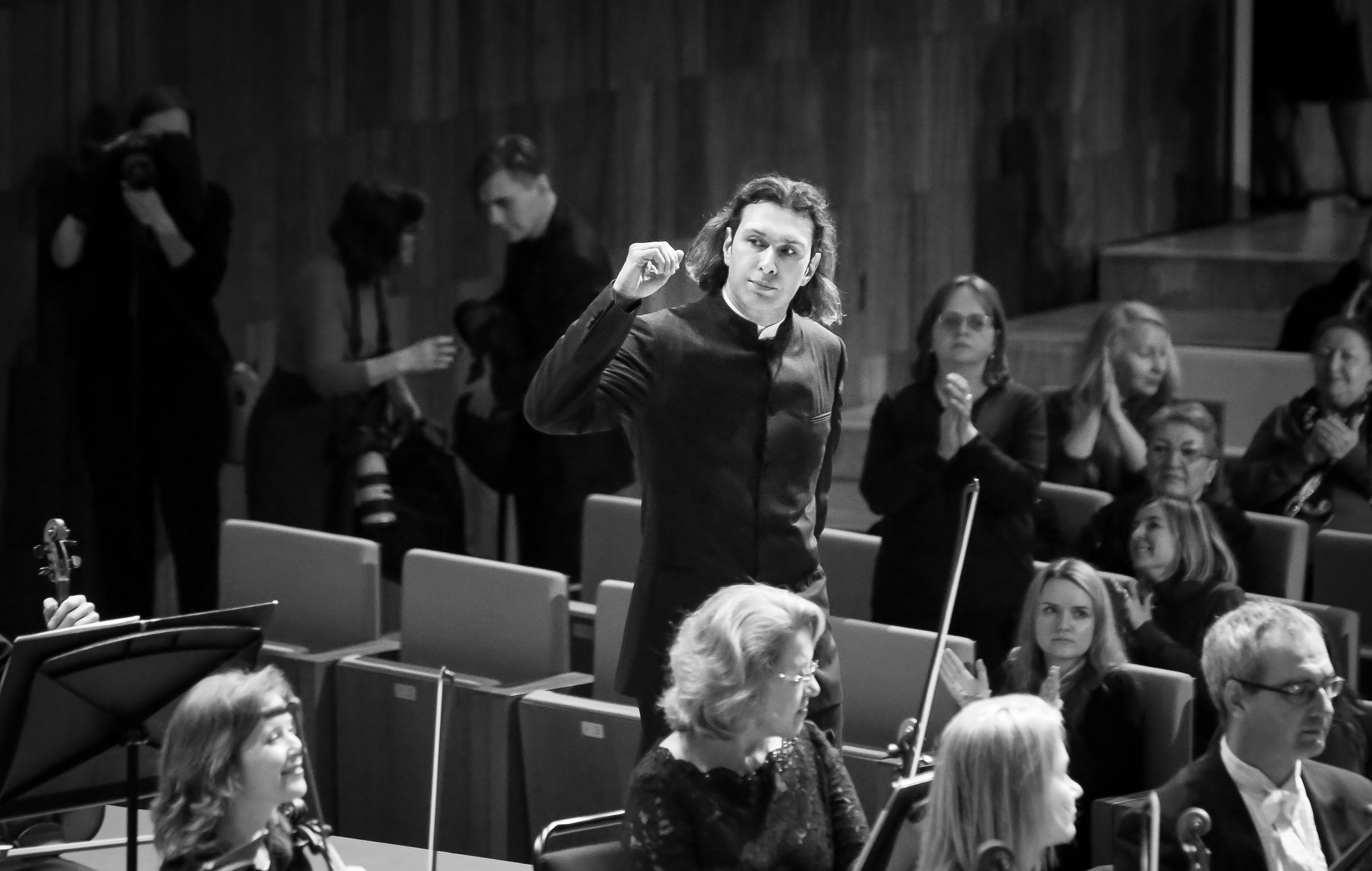 Буря и протест — Владимир Юровский сыграл Гайдна и Шостаковича в новом зале Зарядье. Дарья Письменюк / Darya Leitstern — фотограф, музыкант, журналист, путешественник