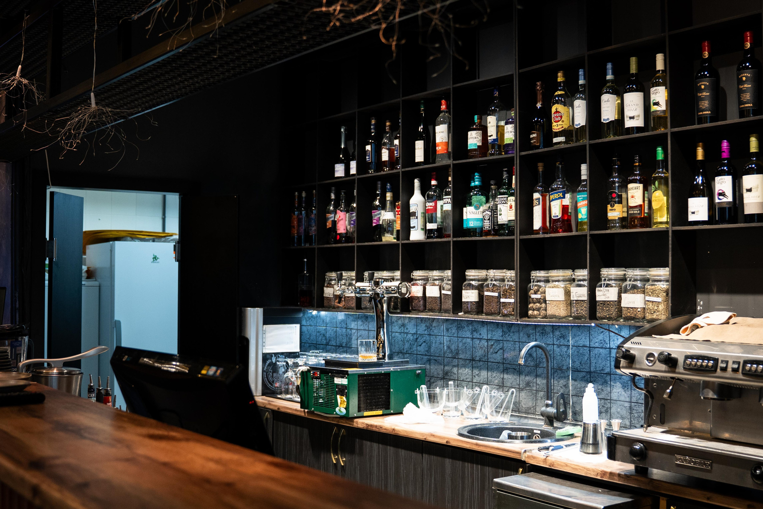 Joker Poker Club 28.02.2026. Коммерческий и художественный фотограф и видеограф в Москве Арсений Тургенев