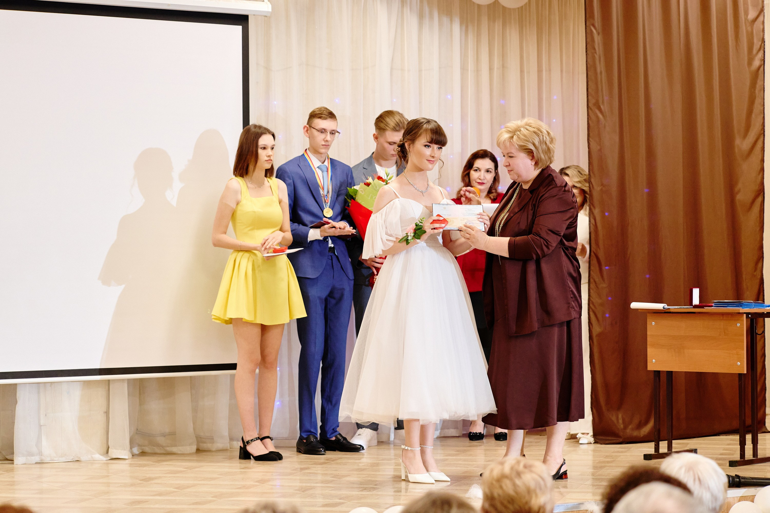 Выпускной 35 Сош. Фотограф Выпускные альбомы Таганрог Сергей Коробченко