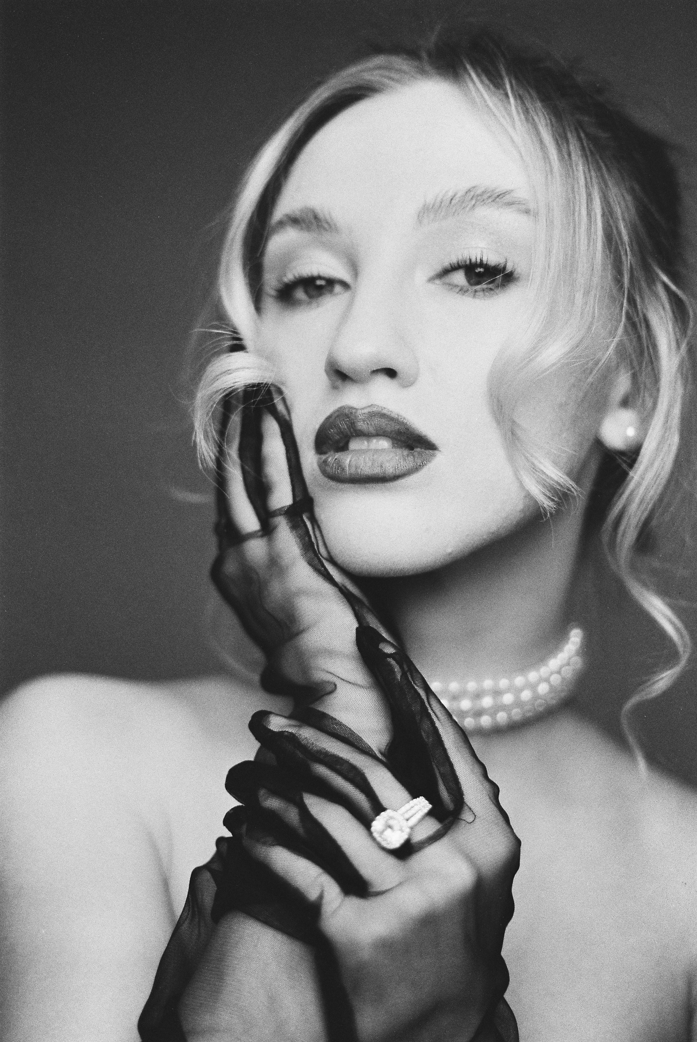 фотограф Москва, портрет Москва, съемка на циклораме, чб портрет, фотосессия Москва.студийная съемка Москва, арт портрет, женский портрет, черно белое фото