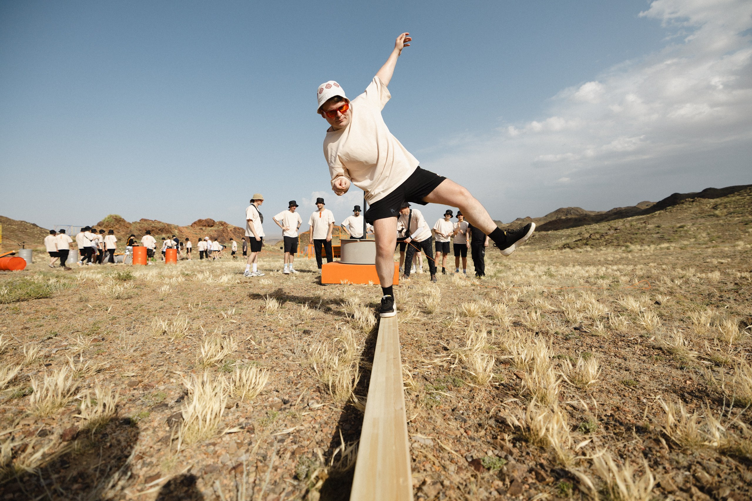 Здравствуйте! Я свадебный фотограф из Ульяновска, работаю в том числе по всей России и с выездом за границу. Снимаю свадьбы, lovestory, корпоративы, светский репортаж. Провожу обучение по фотографии, мастер-классы и воркшопы для других фотографов.