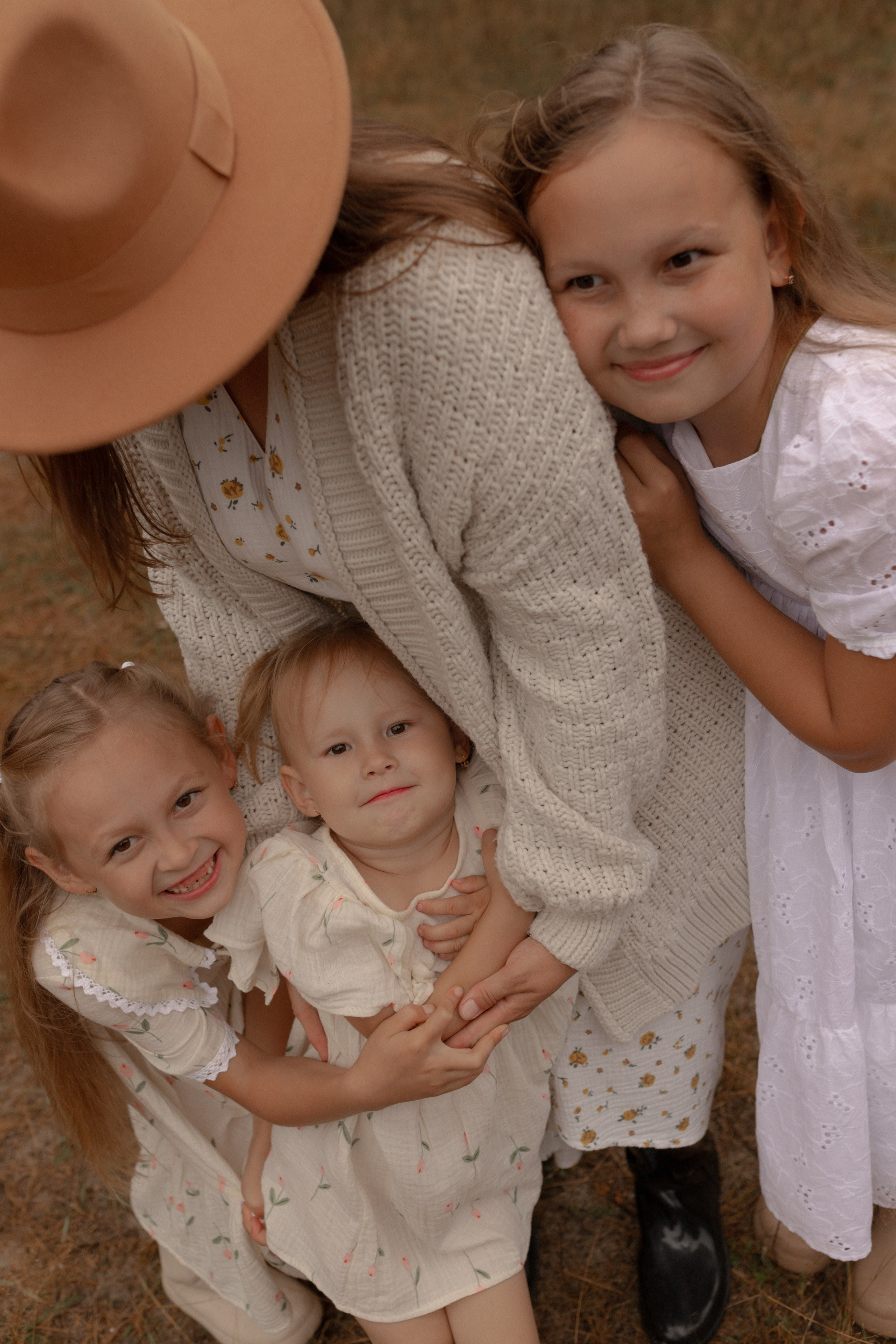 Мама Алина, Маша, Дина и Анечка. Фотограф Татьяна Семенова