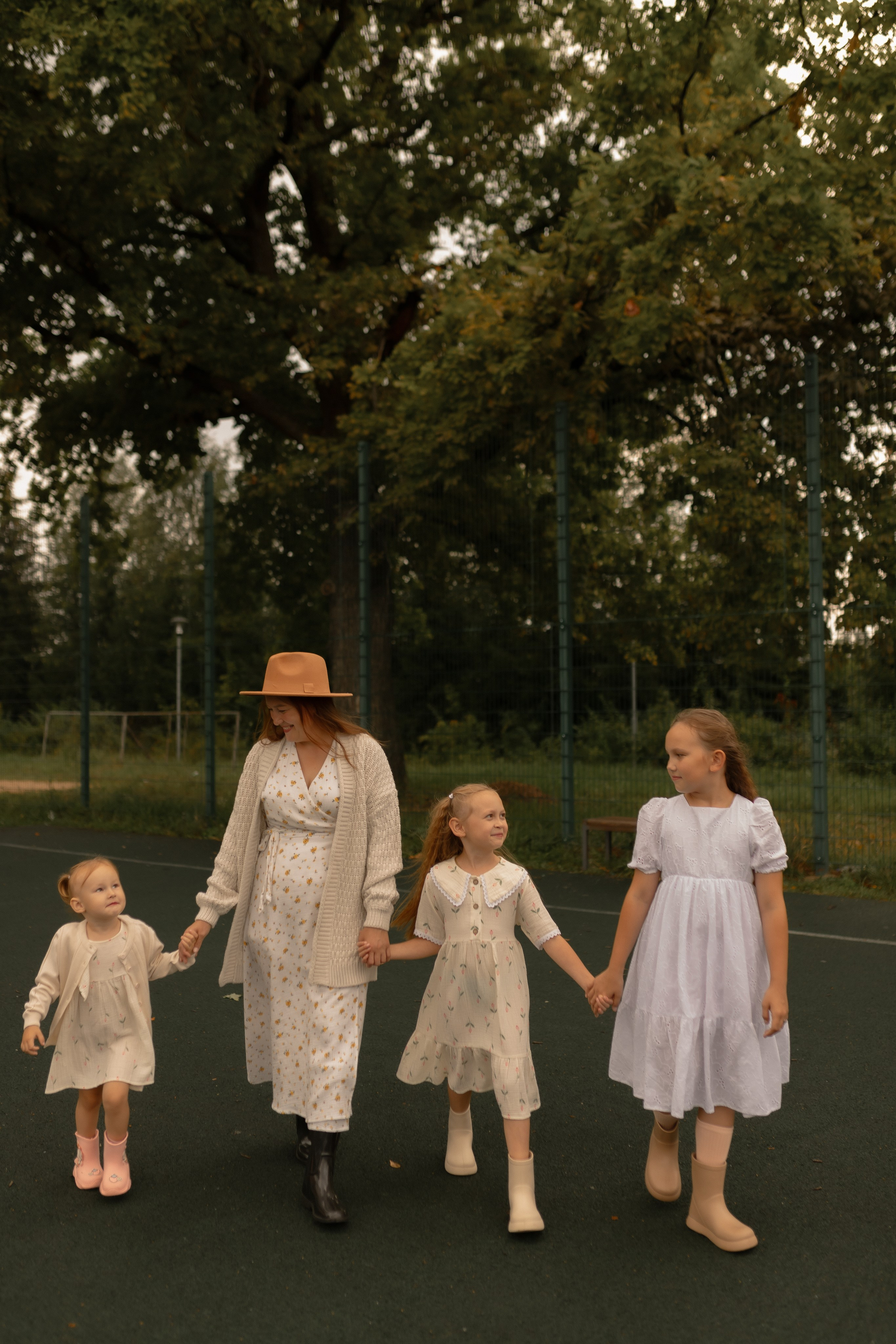 Мама Алина, Маша, Дина и Анечка. Фотограф Татьяна Семенова