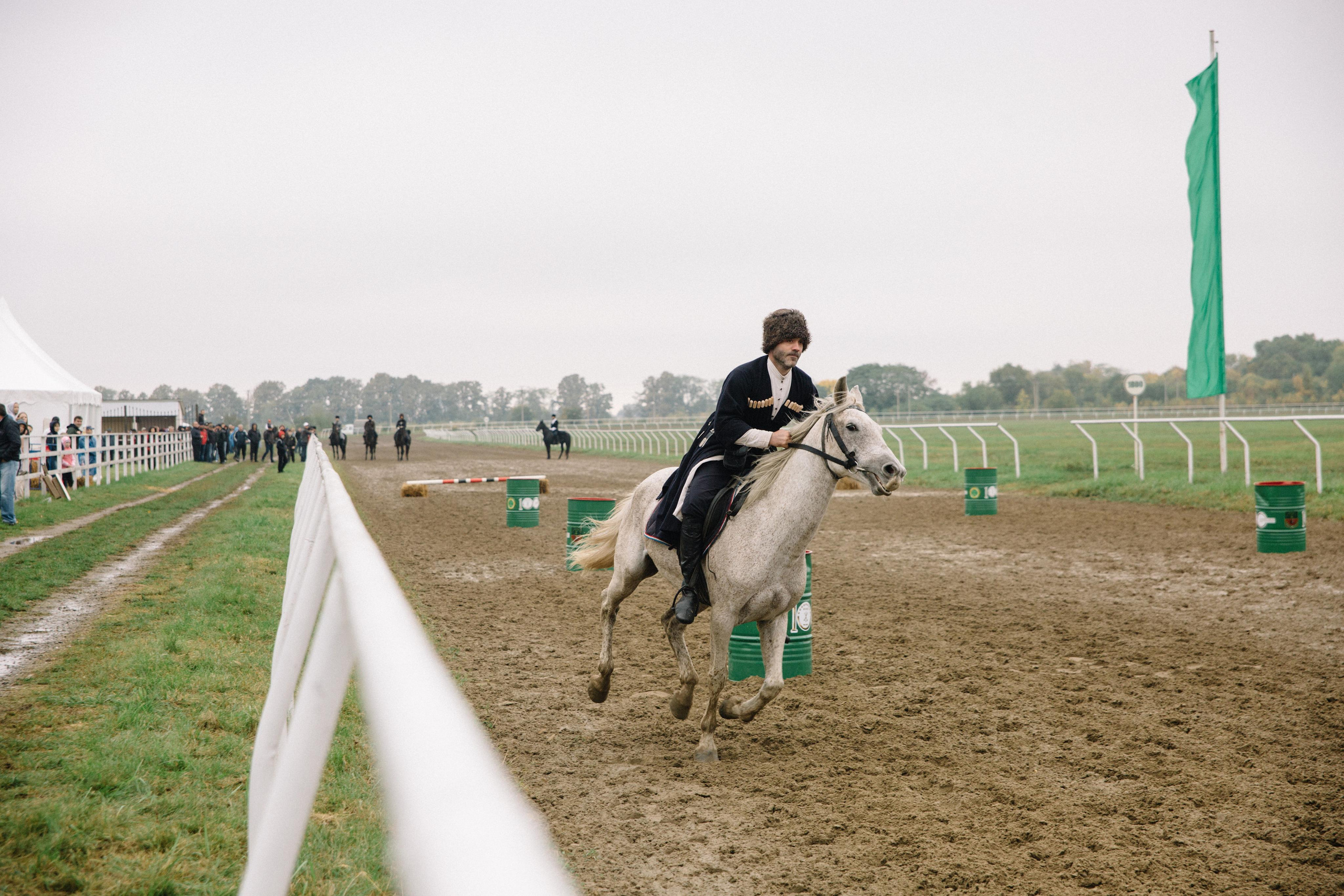 100-летие государственности Республики Адыгея. Скачки. Семейный и свадебный фотограф в Майкопе Михаил Мартиросян