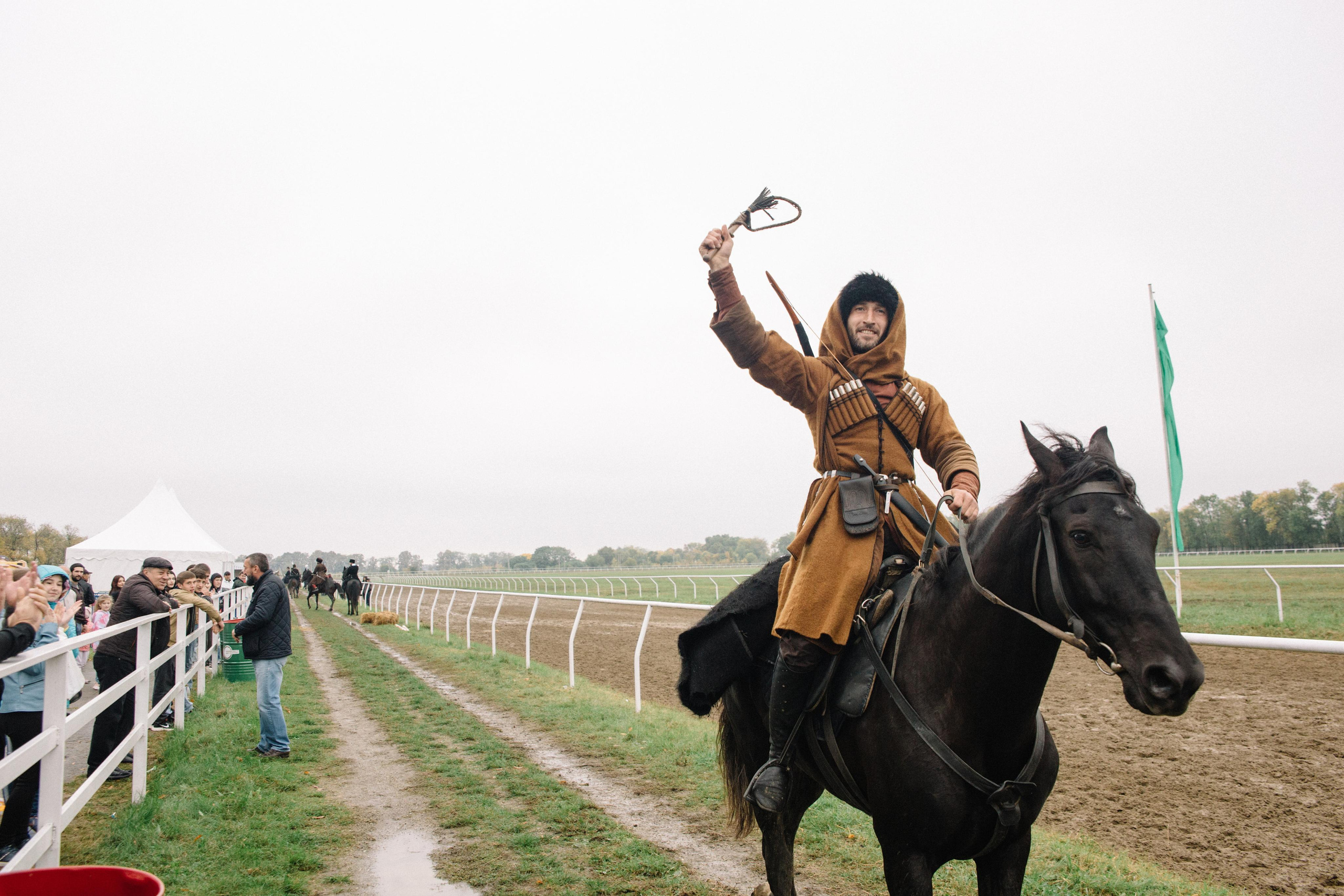 100-летие государственности Республики Адыгея. Скачки. Семейный и свадебный фотограф в Майкопе Михаил Мартиросян