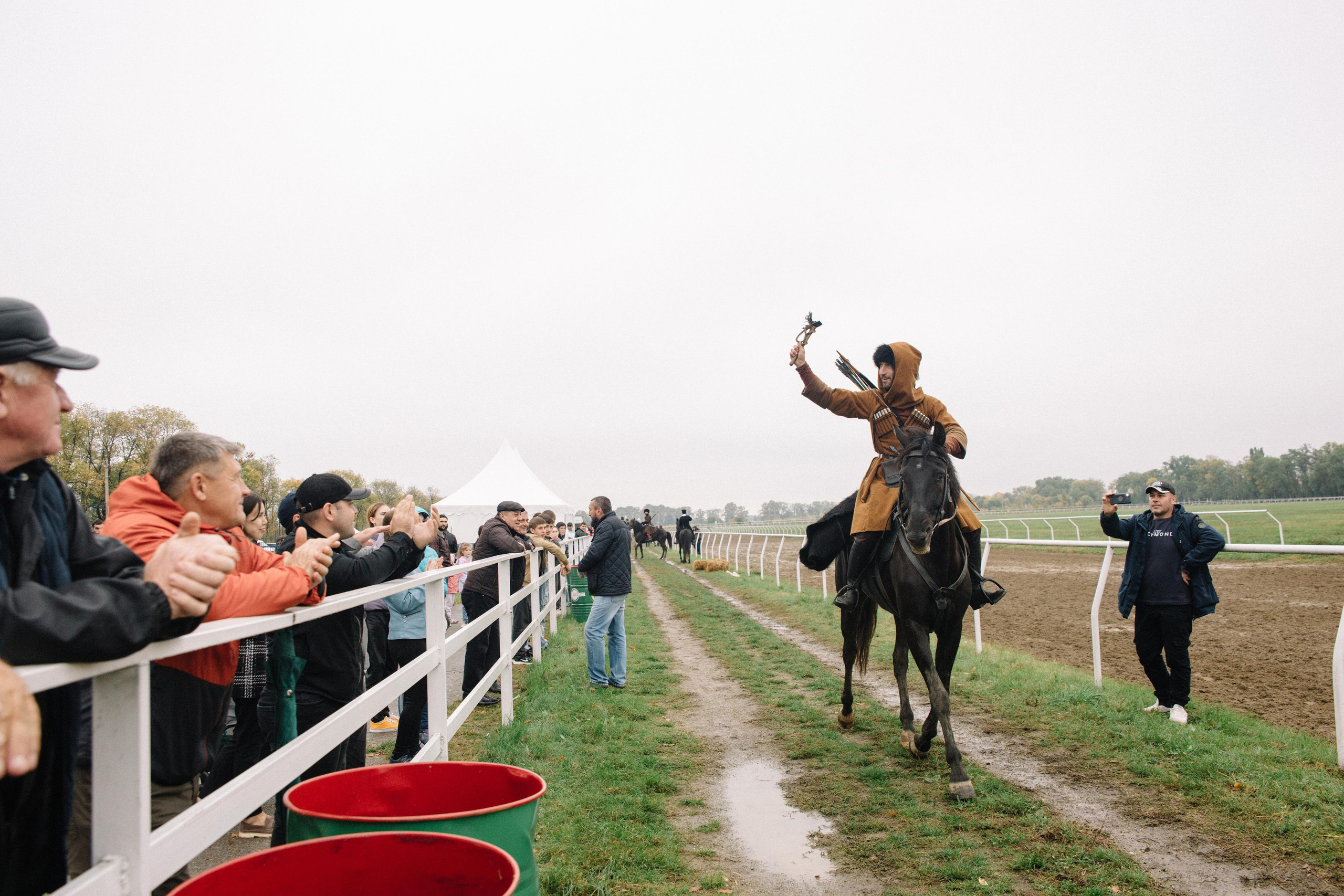 100-летие государственности Республики Адыгея. Скачки. Семейный и свадебный фотограф в Майкопе Михаил Мартиросян