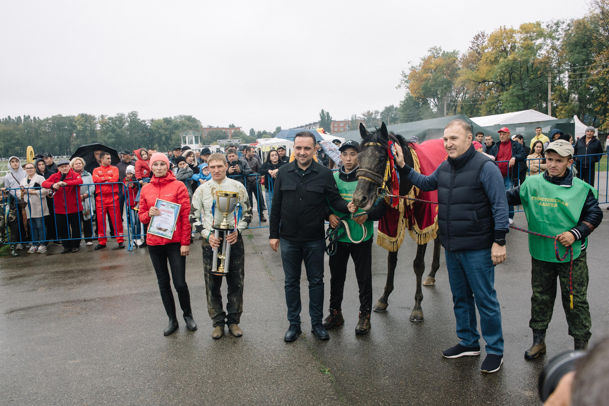 100-летие государственности Республики Адыгея. Скачки. Семейный и свадебный фотограф в Майкопе Михаил Мартиросян
