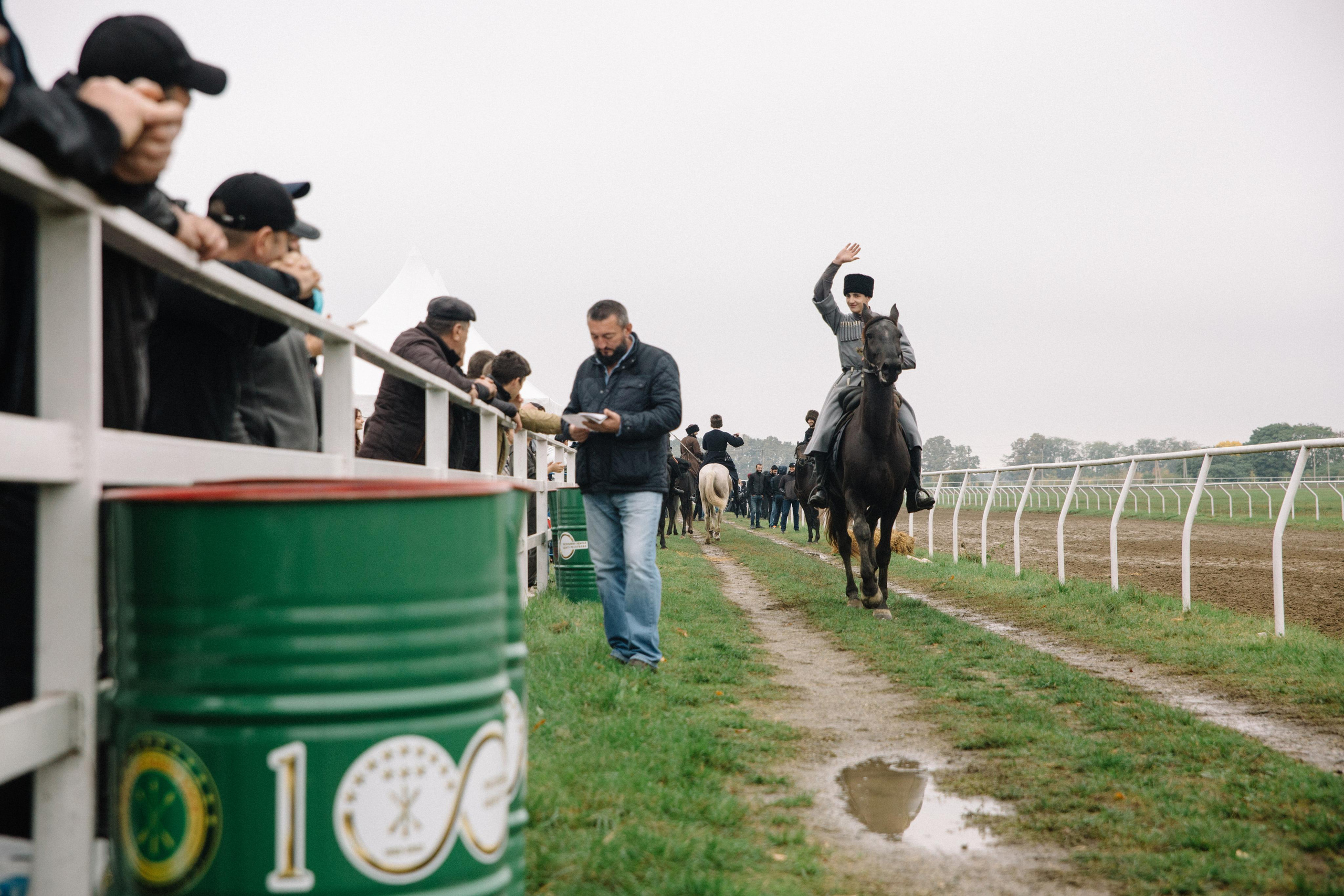 100-летие государственности Республики Адыгея. Скачки. Семейный и свадебный фотограф в Майкопе Михаил Мартиросян