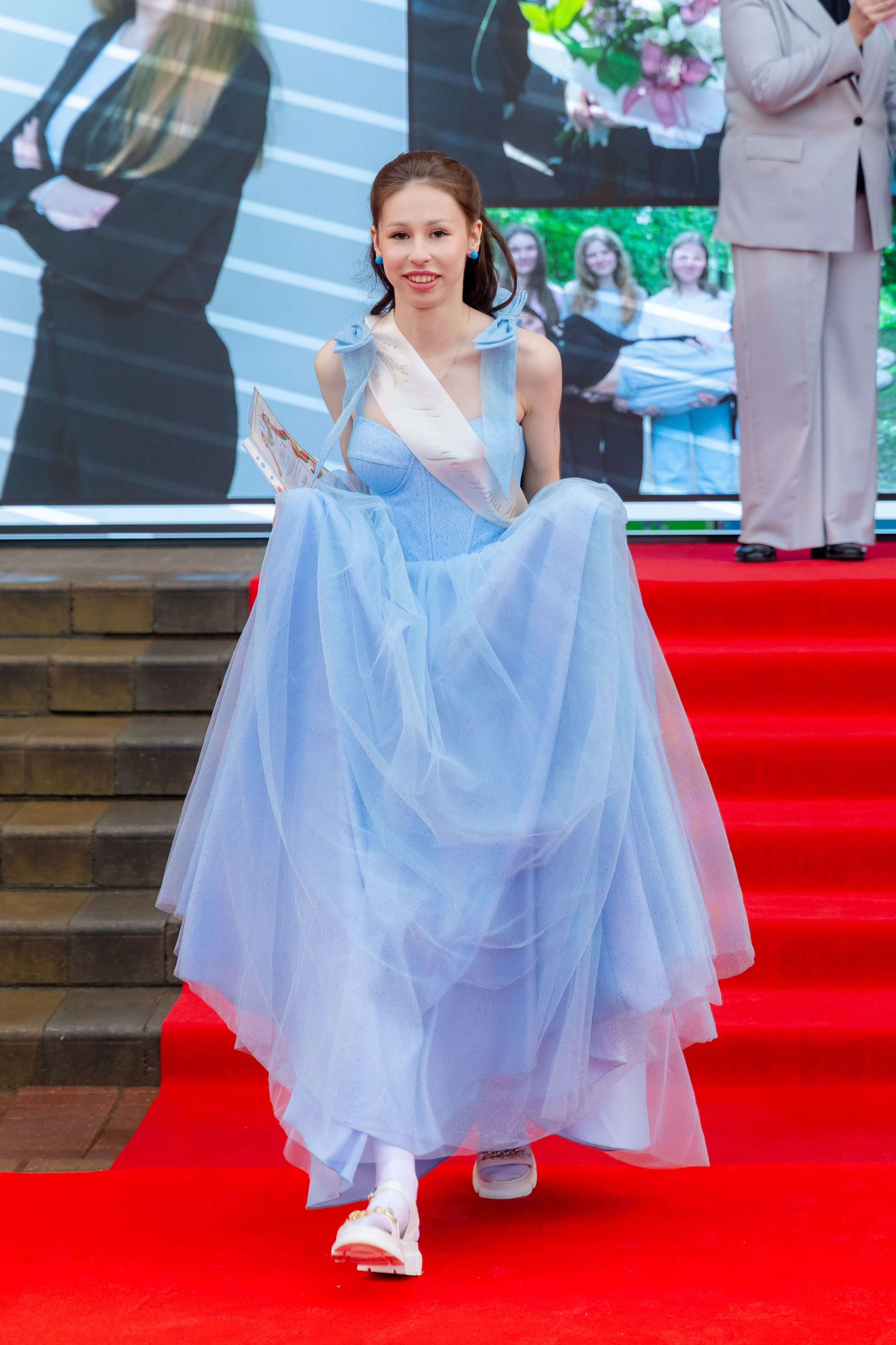 Школьный выпускной 2025 год в Минске, Беларуси. Свадебный фотограф в Минске/Беларуси Сергей Спиридонов