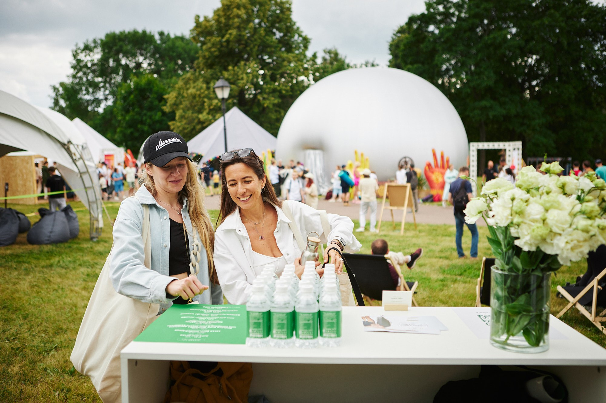 HOLI Yoga — репортажная съёмка фестиваля йоги в Москве. Репортажный фотограф в Москве — Дмитрий Тарасов | Съёмка мероприятий, концертов, корпоративов