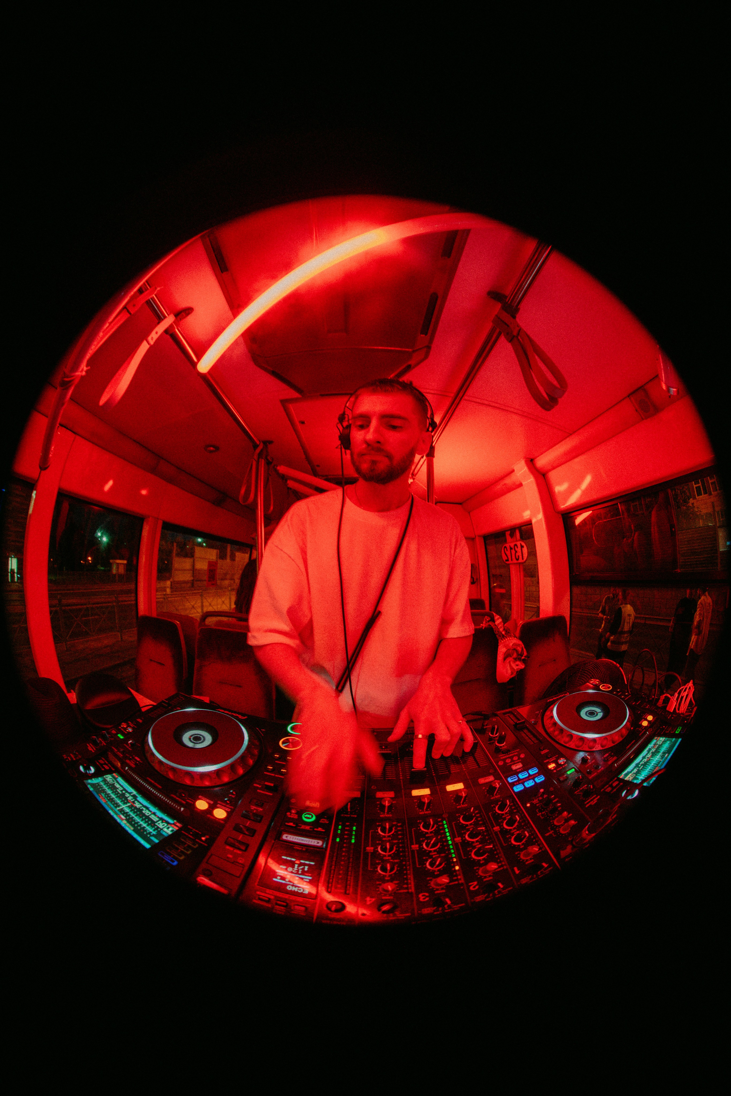 Вечеринка в трамвае / 2024. Саша Копылов, фотограф в Казани