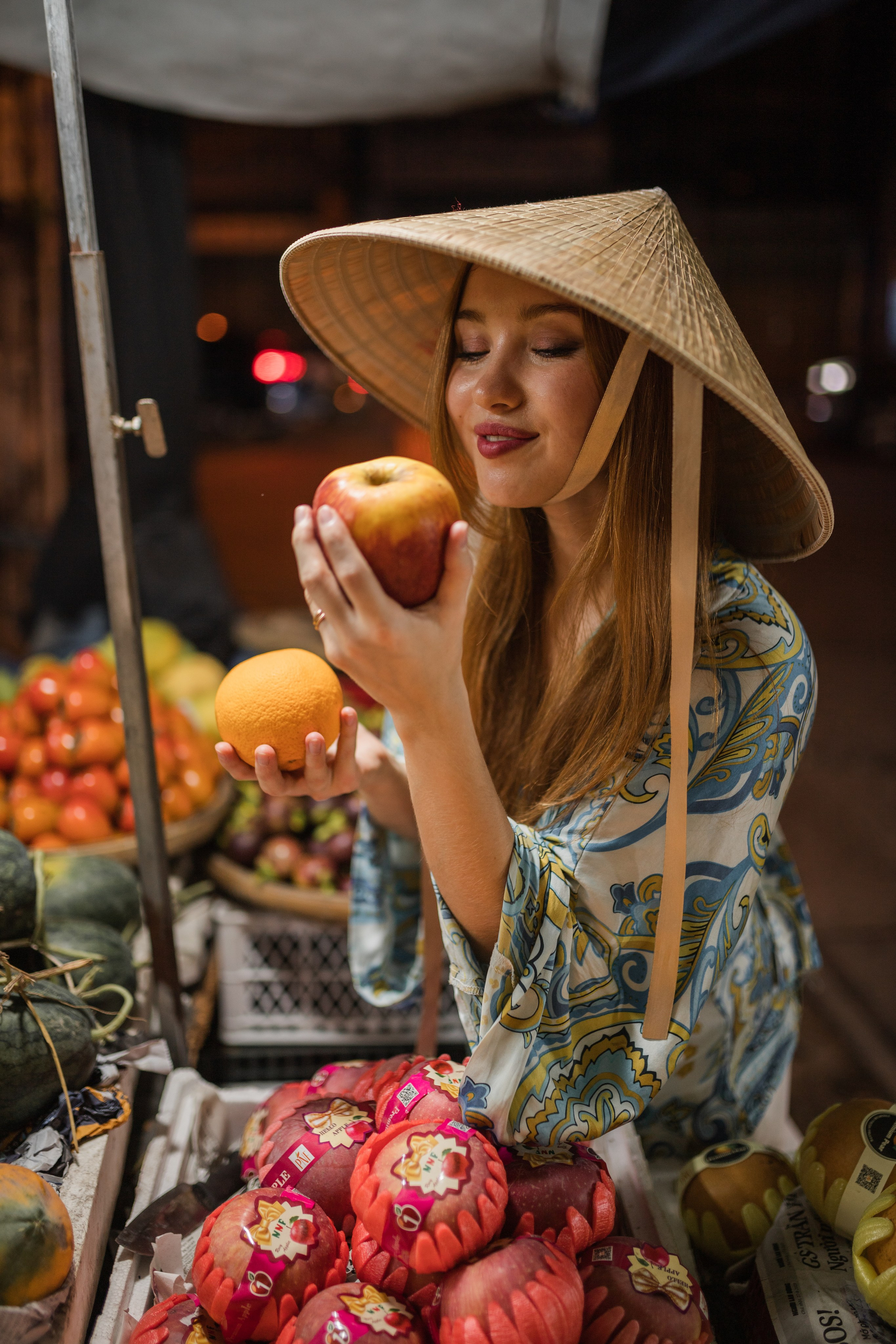 Елизавета на улицах Вьетнама. Главная