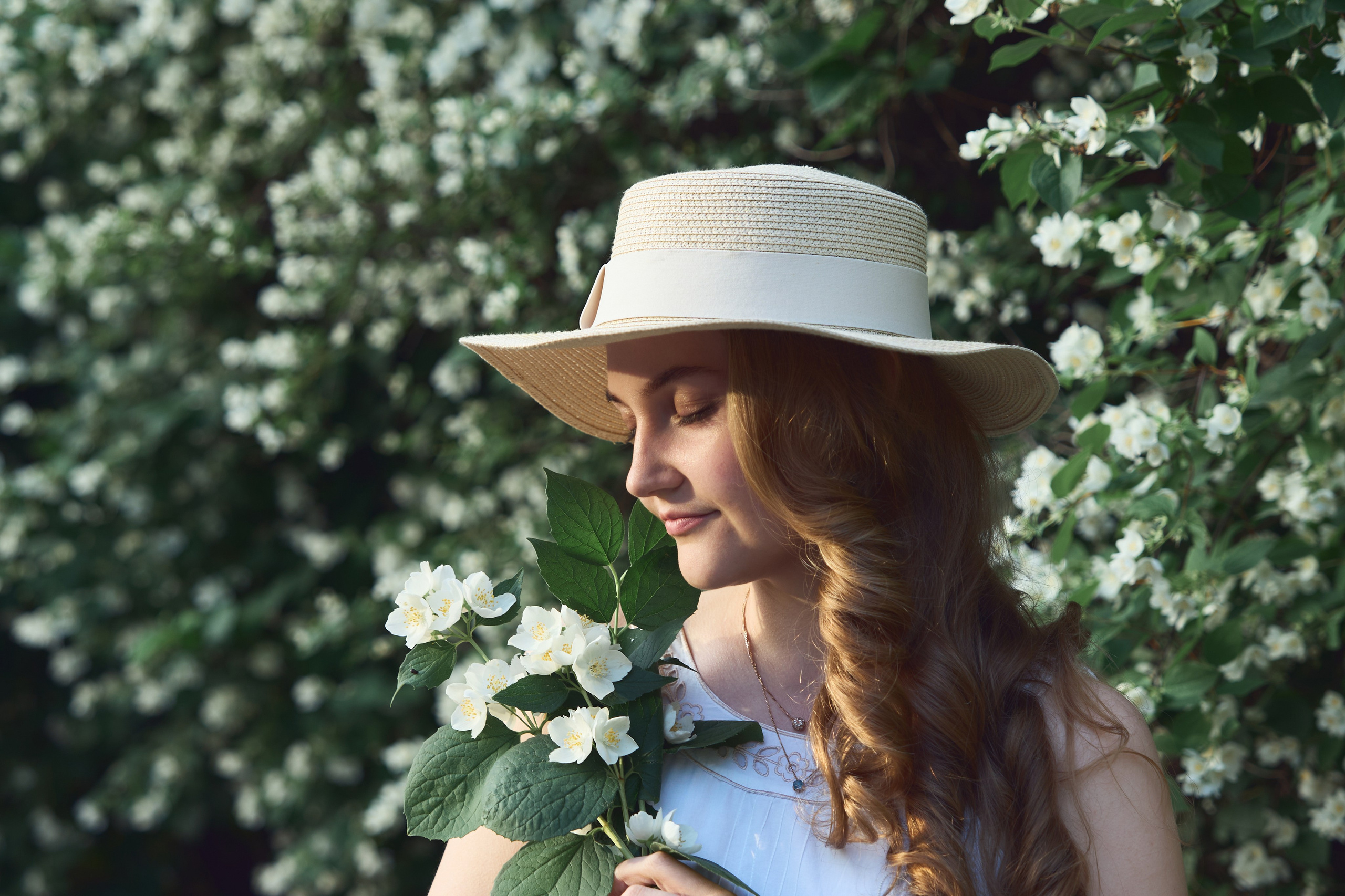 Прекрасная Настя в жасмине. Фотограф Светлана Боровикова в Домодедове