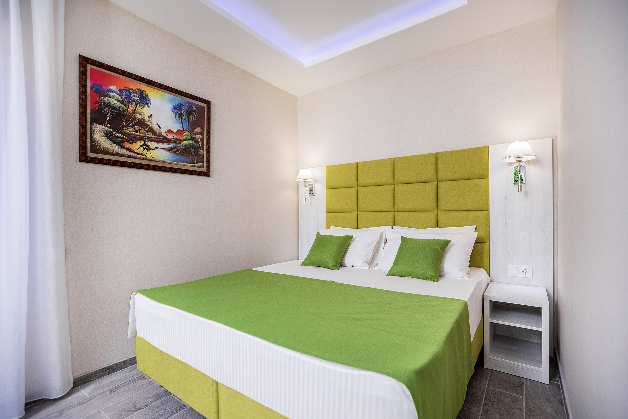 Гостиница «Николаев Двор», Геленджик, Тонкий мыс. Фотограф Александр Трихонюк. Фото недвижимости в Геленджике