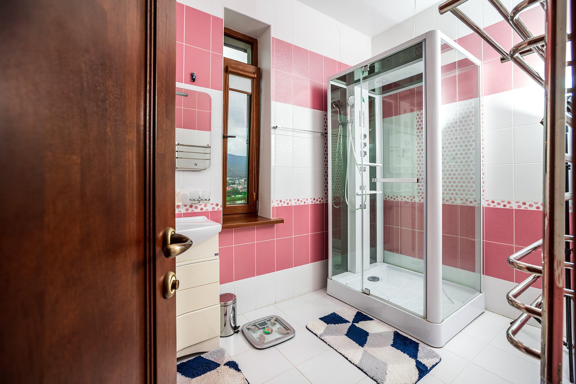 Супер коттедж с красивым видом на Новороссийск. Село Кабардинка. Фотограф Александр Трихонюк. Фото недвижимости в Геленджике