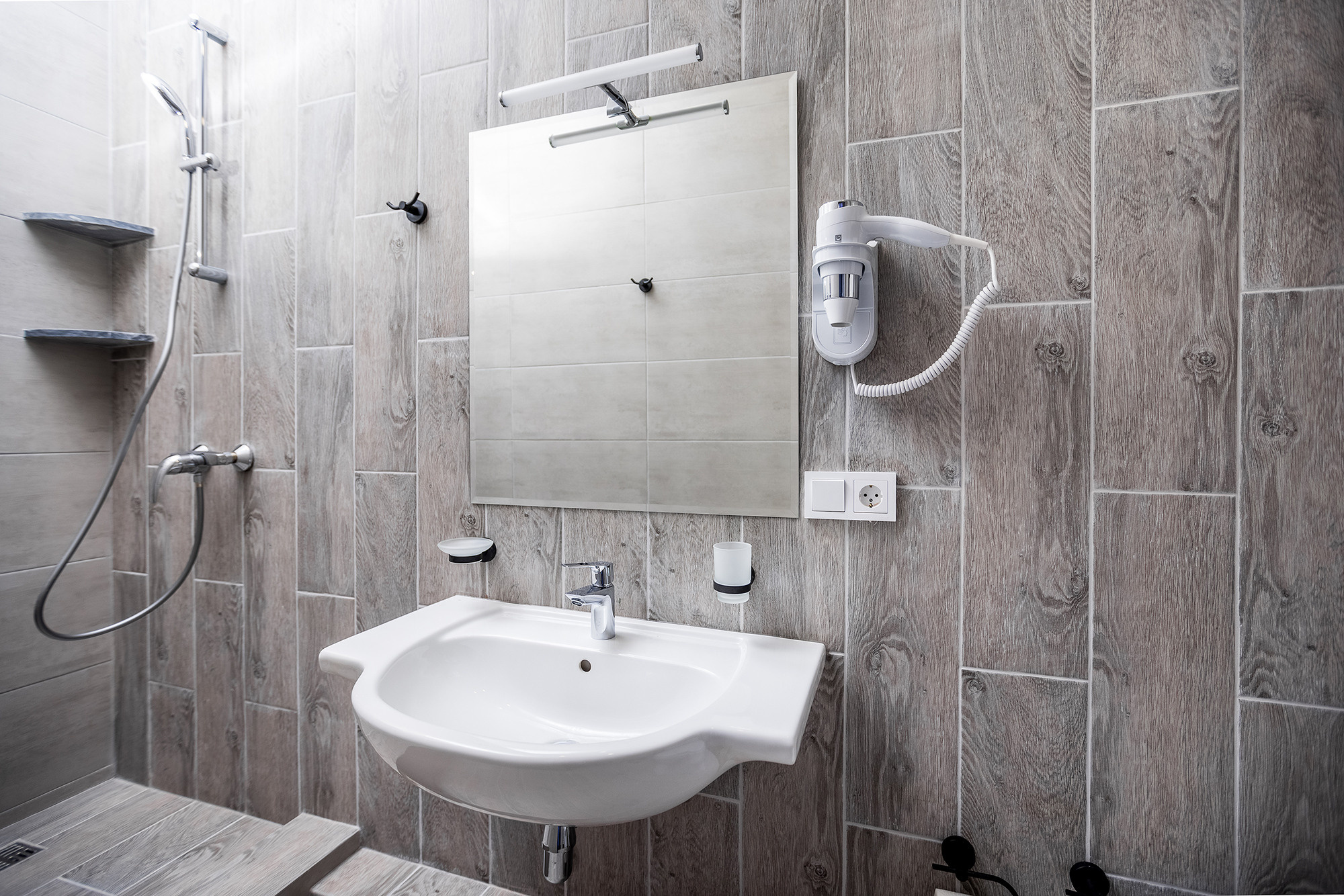 Гостиница «Николаев Двор», Геленджик, Тонкий мыс. Фотограф Александр Трихонюк. Фото недвижимости в Геленджике