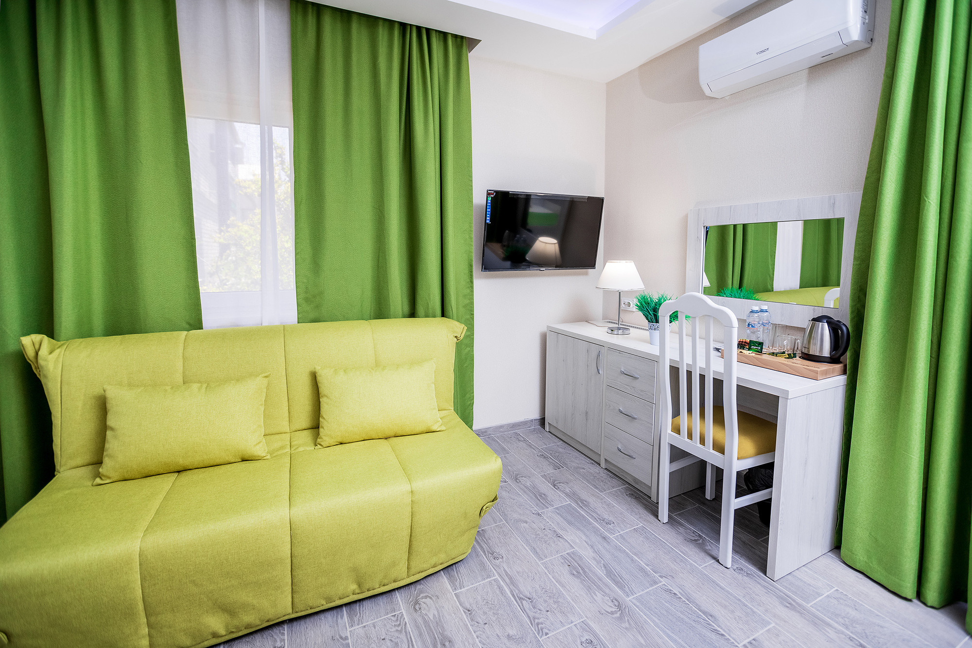 Гостиница «Николаев Двор», Геленджик, Тонкий мыс. Фотограф Александр Трихонюк. Фото недвижимости в Геленджике