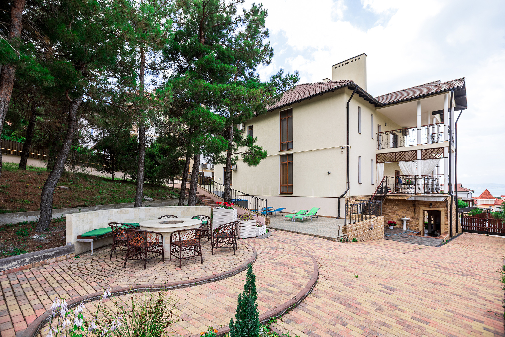 Супер коттедж с красивым видом на Новороссийск. Село Кабардинка. Фотограф Александр Трихонюк. Фото недвижимости в Геленджике