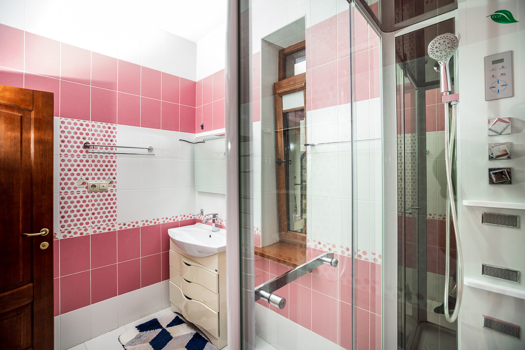 Супер коттедж с красивым видом на Новороссийск. Село Кабардинка. Фотограф Александр Трихонюк. Фото недвижимости в Геленджике