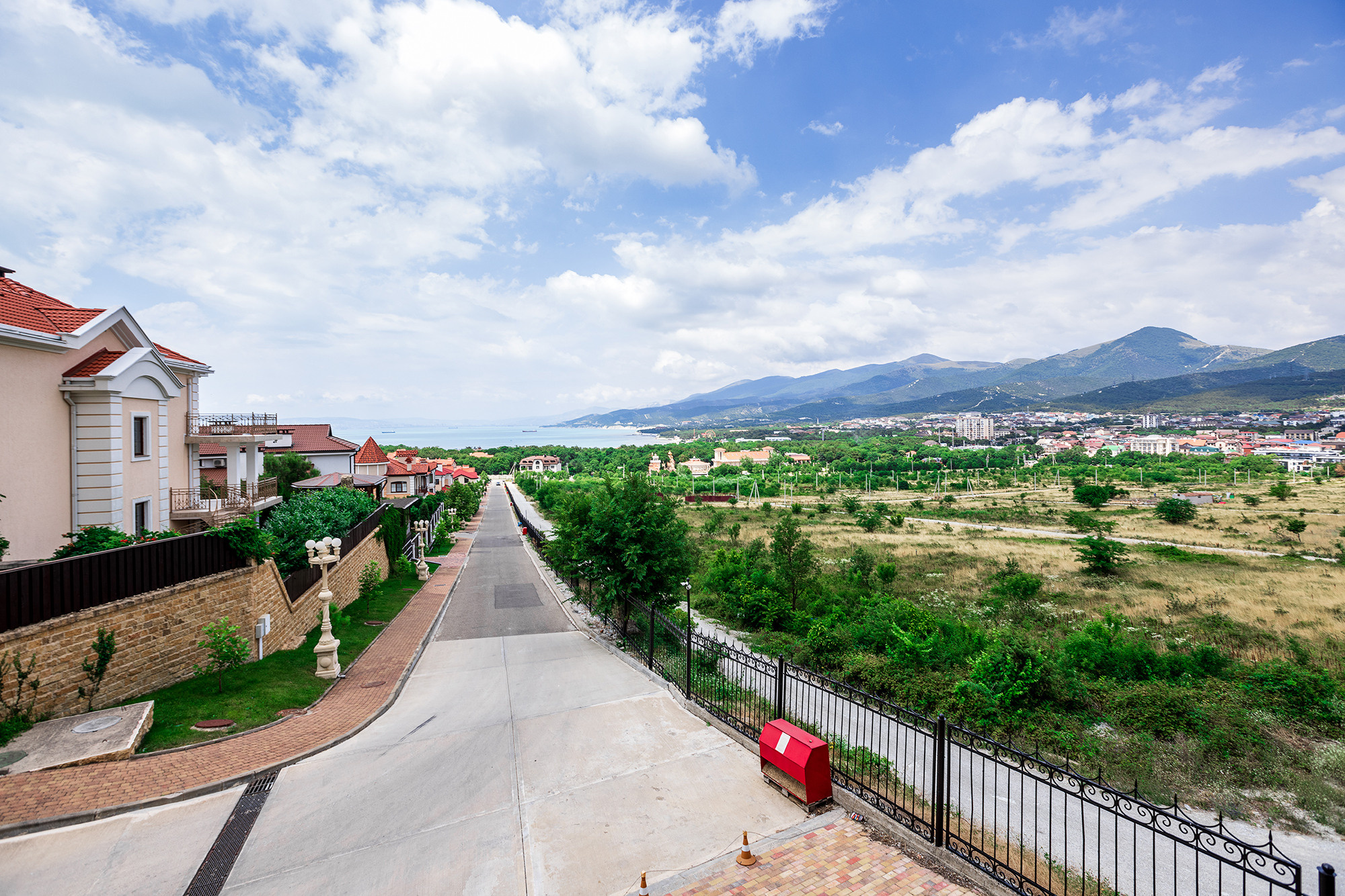 Супер коттедж с красивым видом на Новороссийск. Село Кабардинка. Фотограф Александр Трихонюк. Фото недвижимости в Геленджике