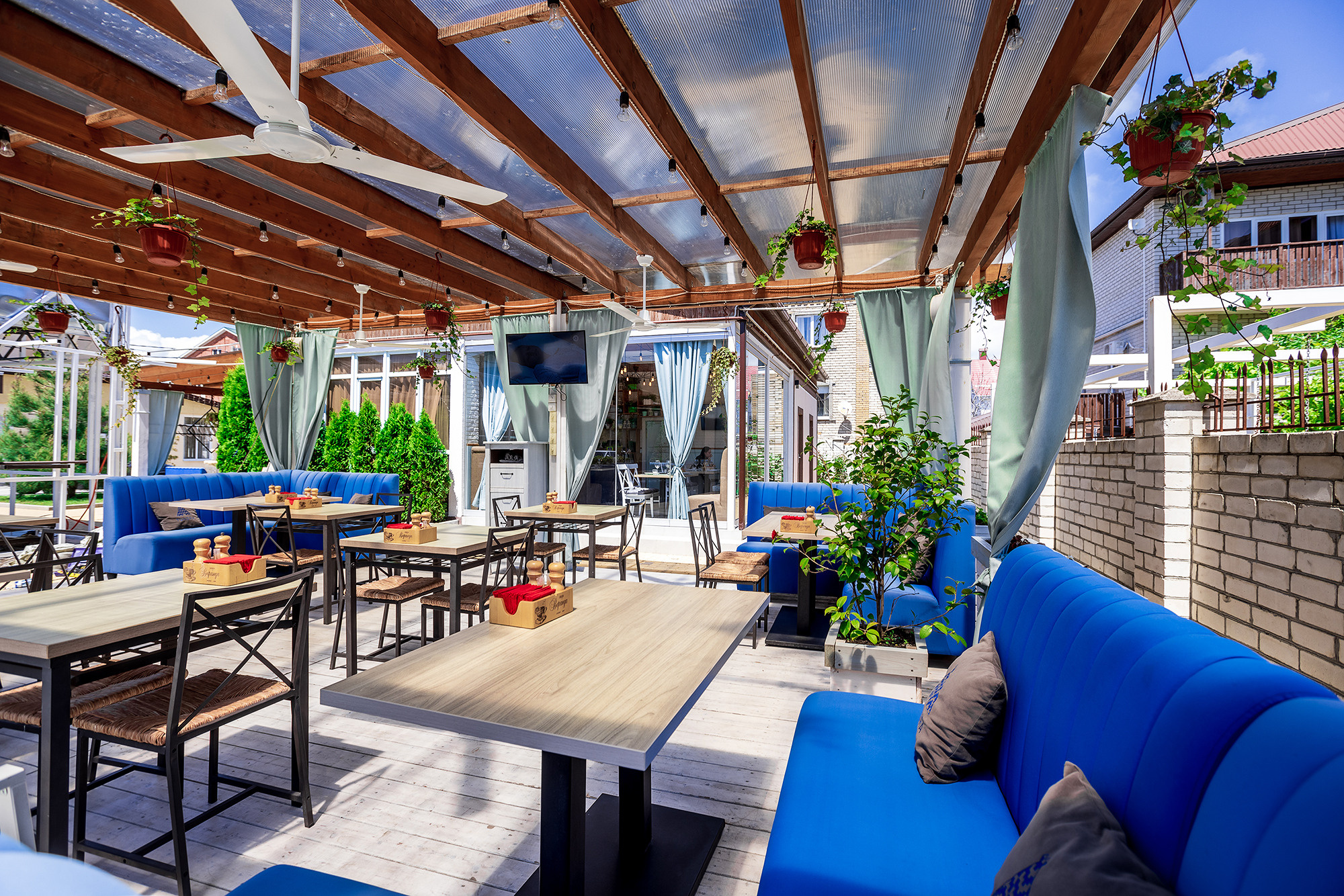 Кафе «Веранда». город Геленджик, Тонкий мыс. Фотограф Александр Трихонюк. Фото недвижимости в Геленджике